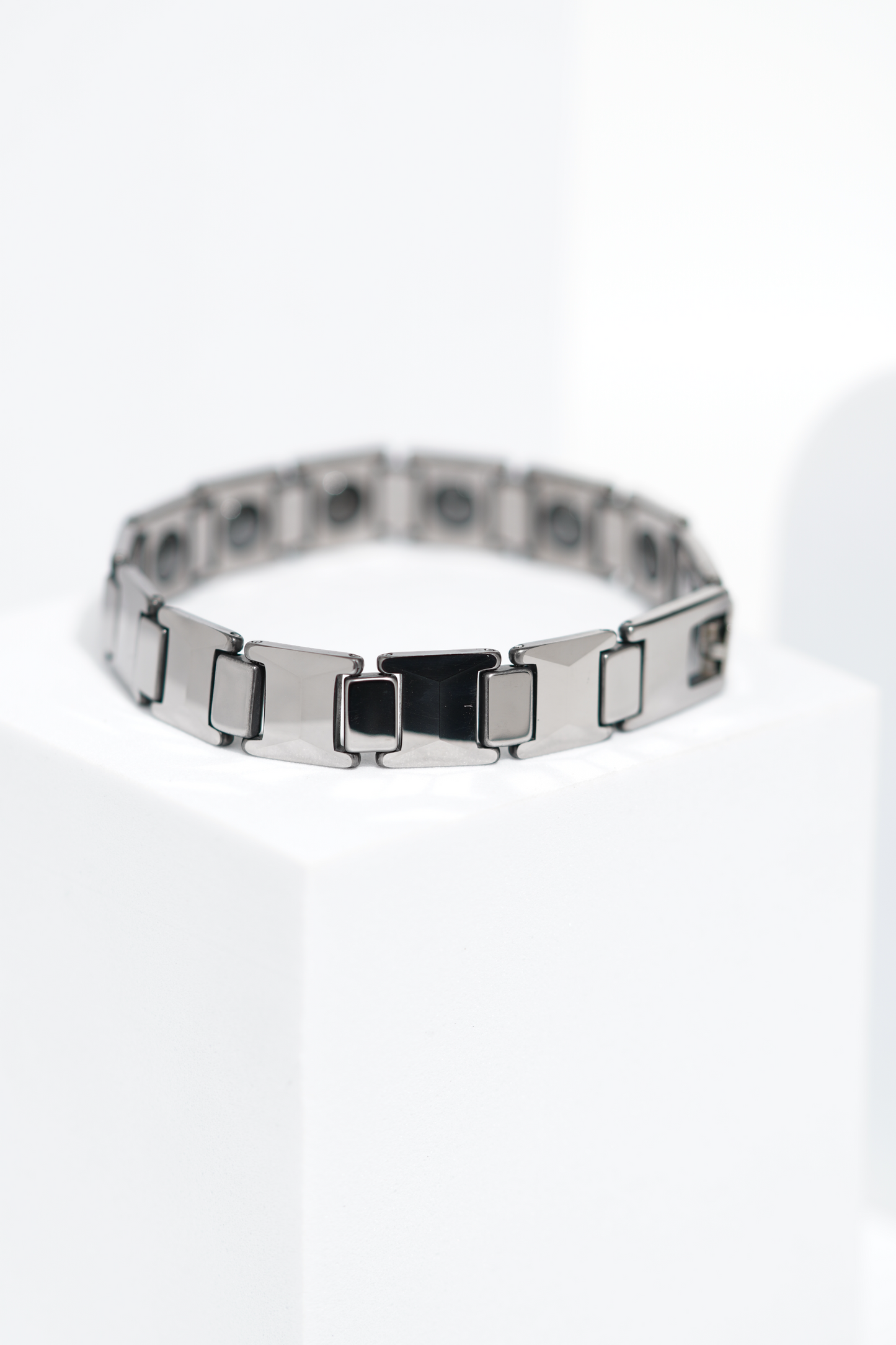 Linea - Ceramic bracelet for men. worldjewel.in men's bracelets