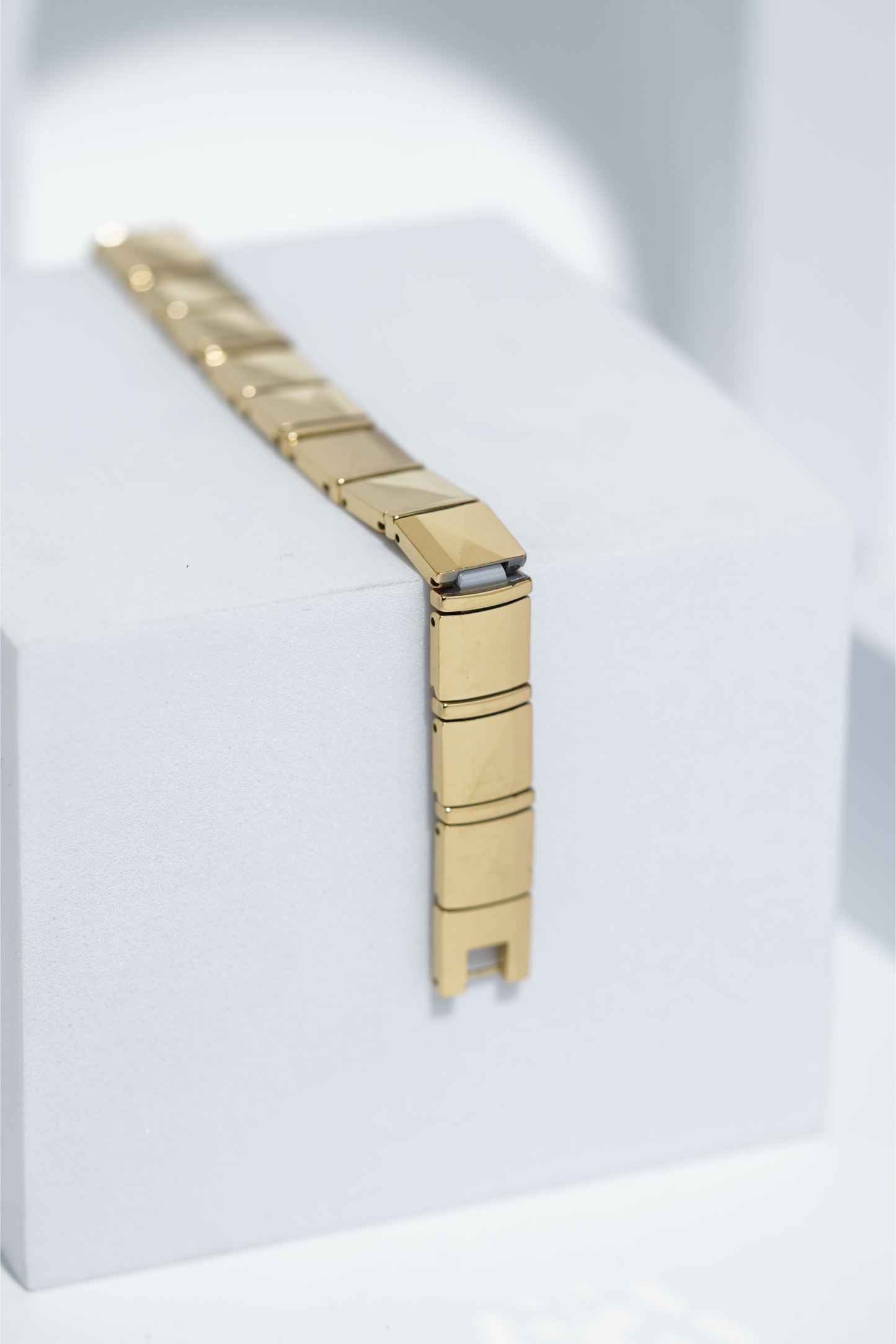 Empress Shine Golden - Ceramic bracelet for men. worldjewel.in men's bracelets