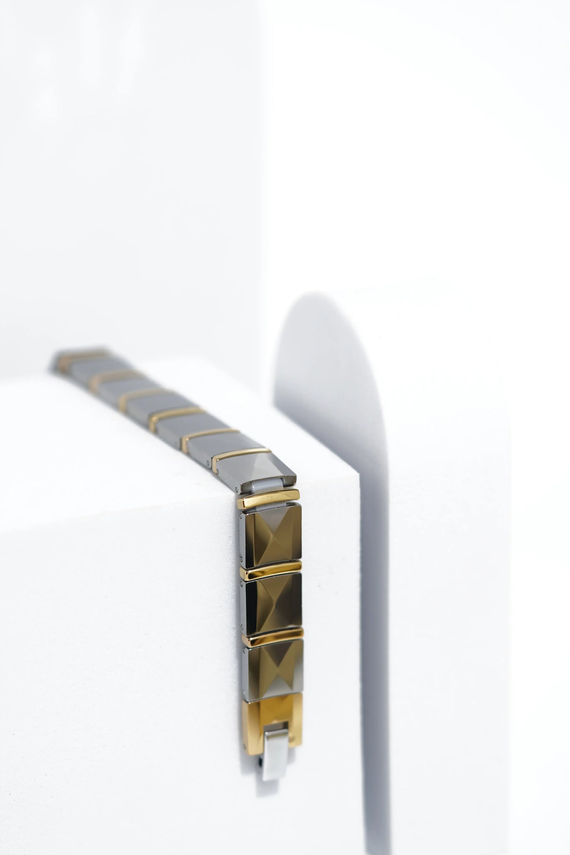 FlatLine - Ceramic bracelet for men. worldjewel.in men's bracelets