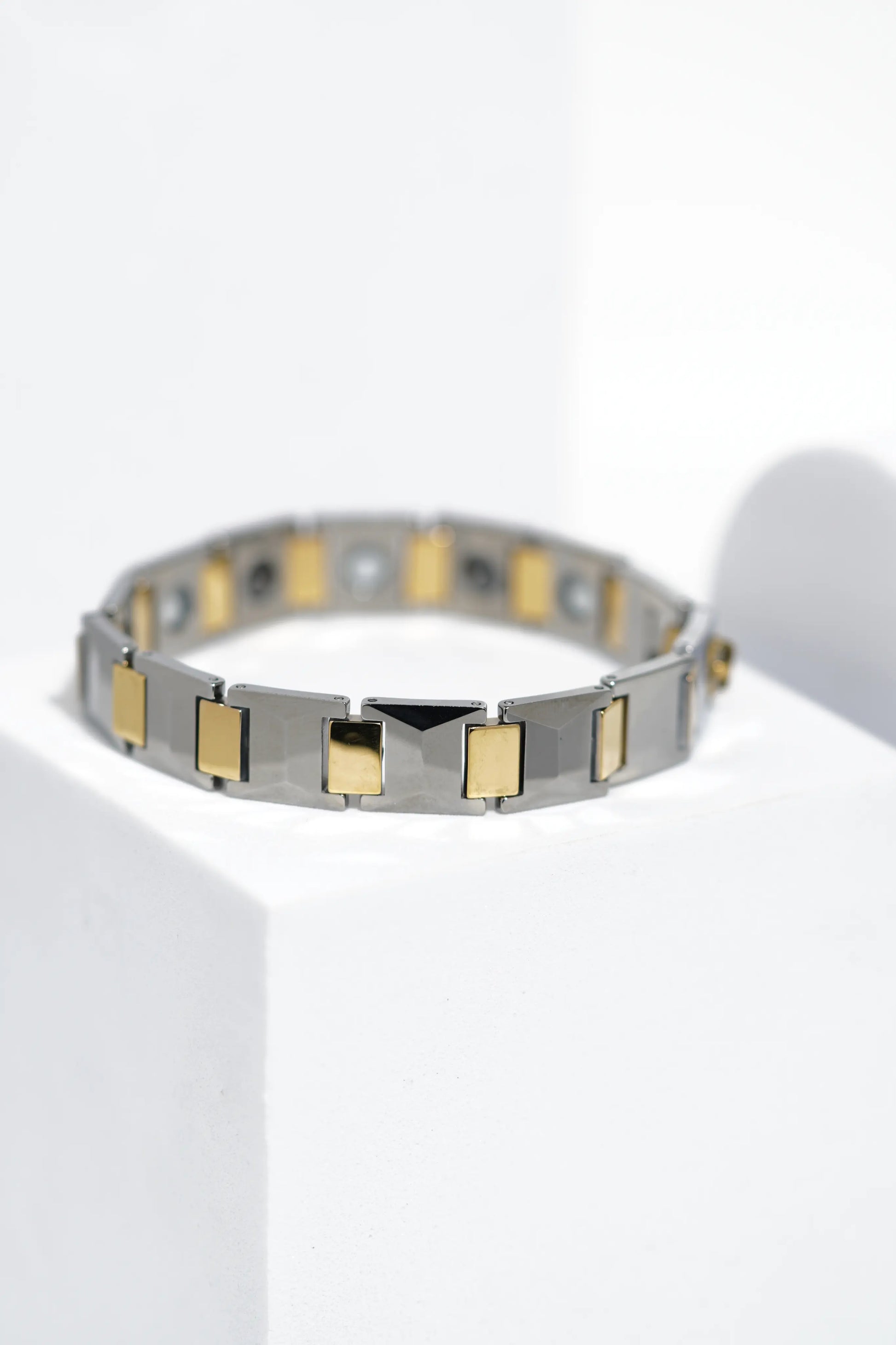 Forma - Ceramic bracelet for men. worldjewel.in men's bracelets