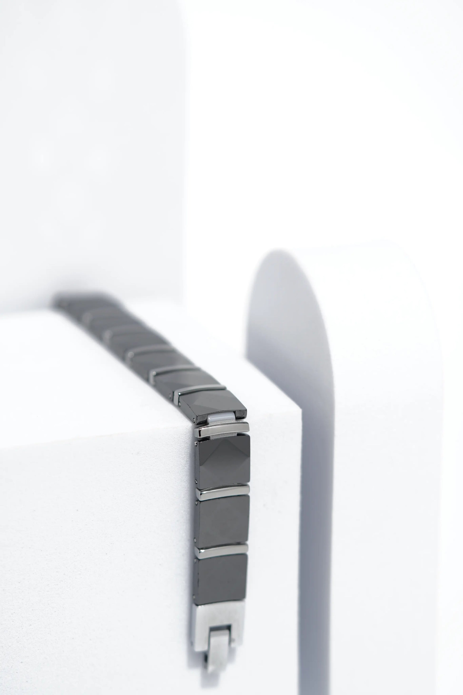 Linear Gold - Ceramic bracelet for men. worldjewel.in men's bracelets