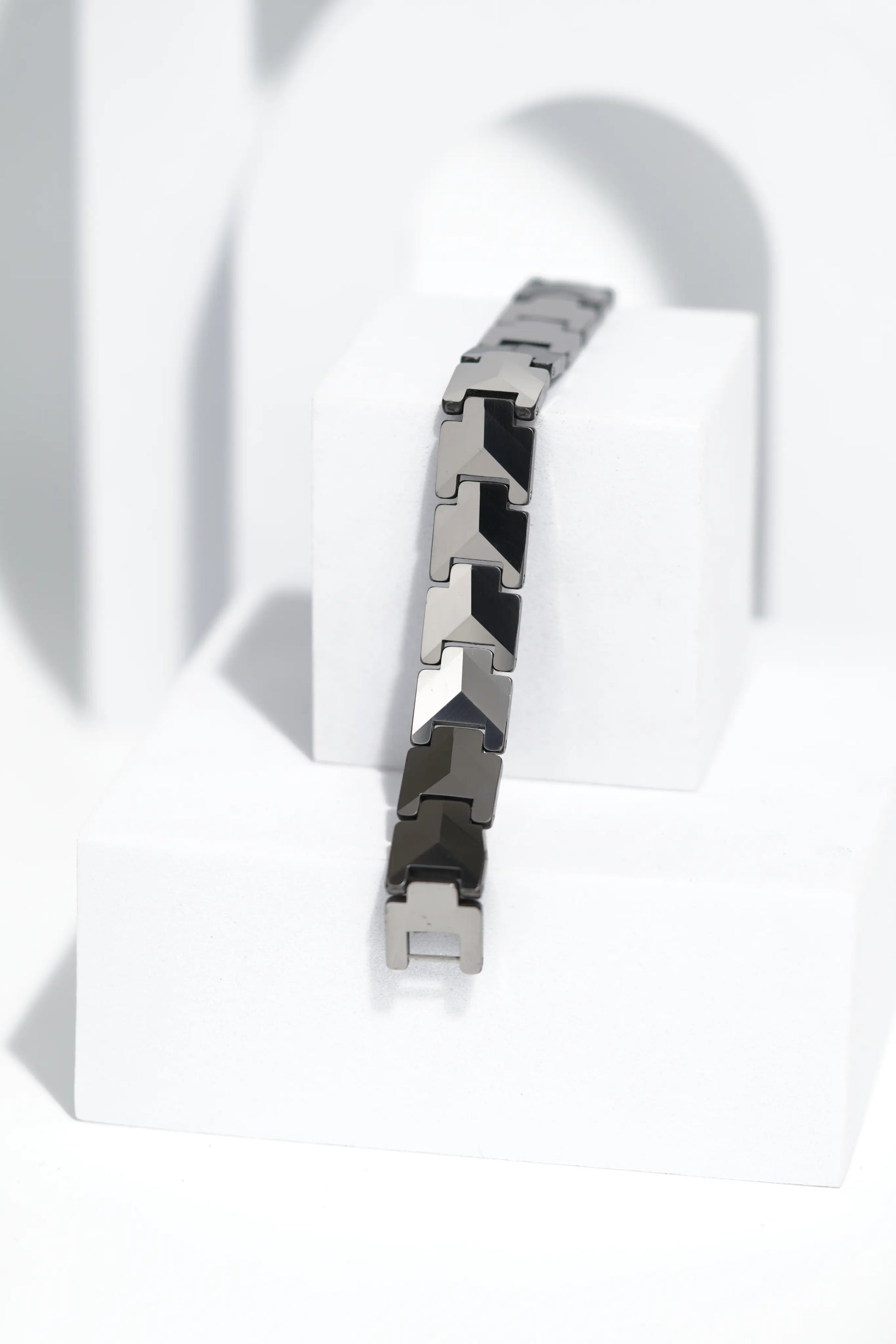 Luno - Ceramic bracelet for men. worldjewel.in men's bracelets