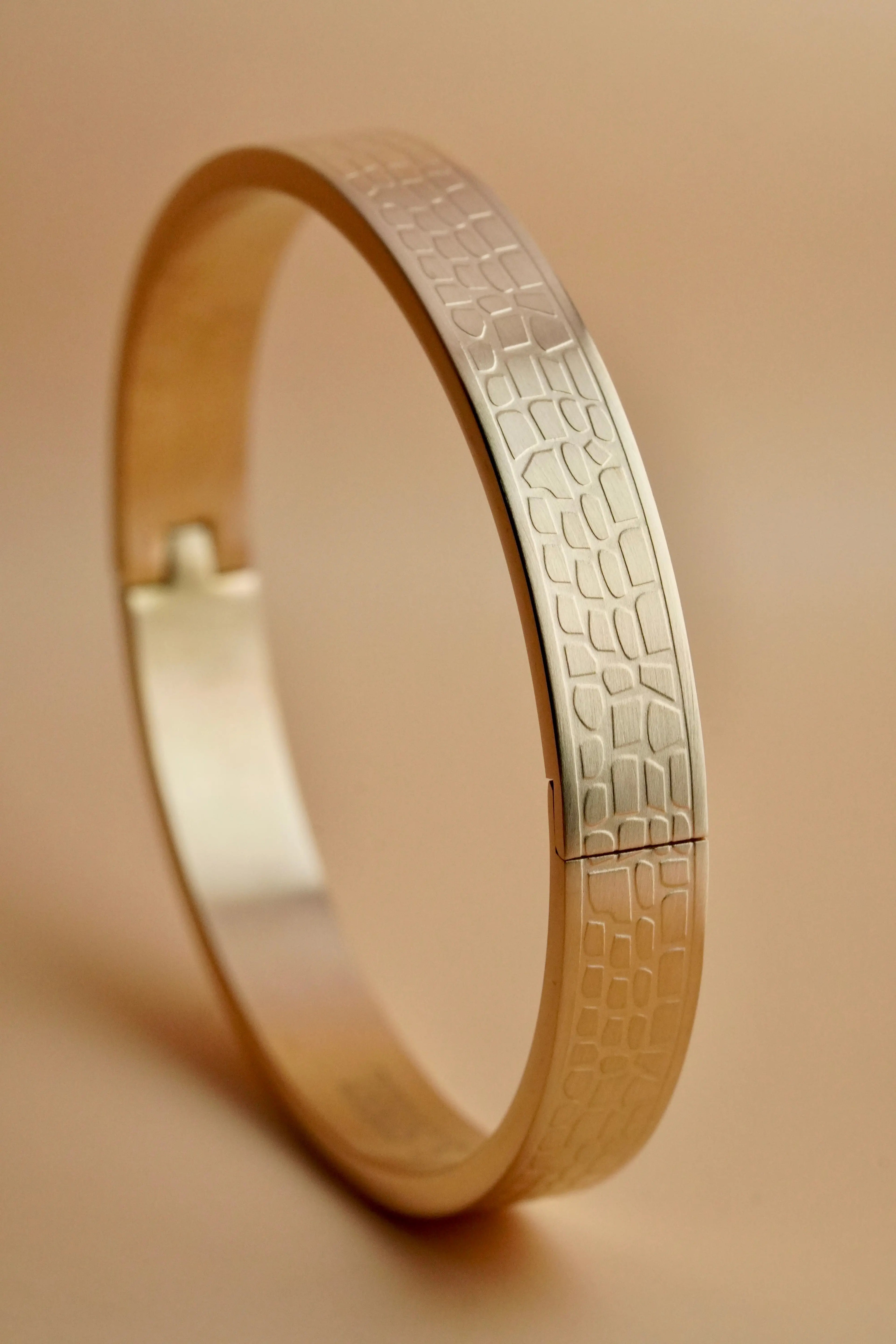 Textured pattern | Men's kada | Stainless steel | Anti-tarnish | worldjewe.in -   men's bracelets Rose-gold