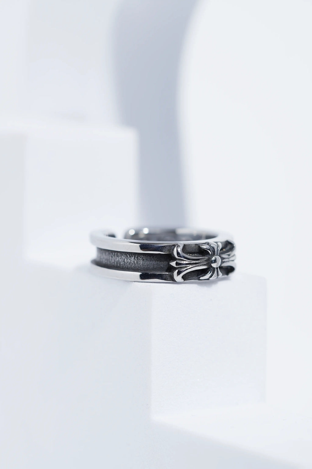 Aesthetic Silver Petal Pattern Ring For Men worldjewel.in men's ring