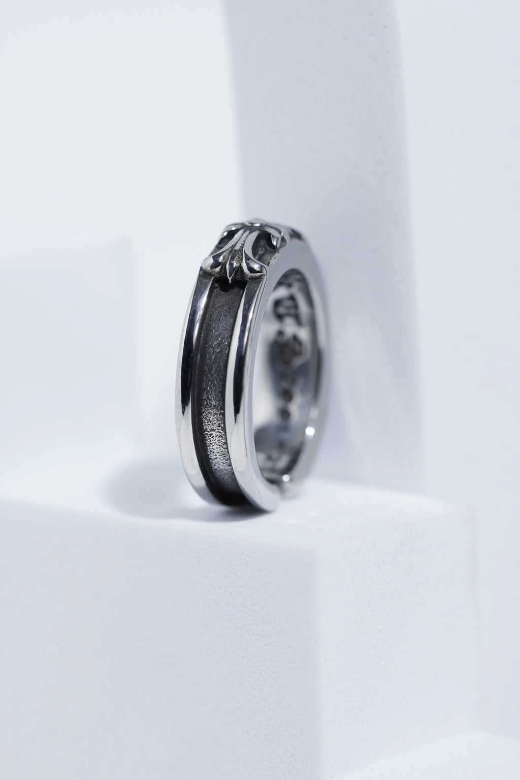 Aesthetic Silver Petal Pattern Ring For Men worldjewel.in men's ring