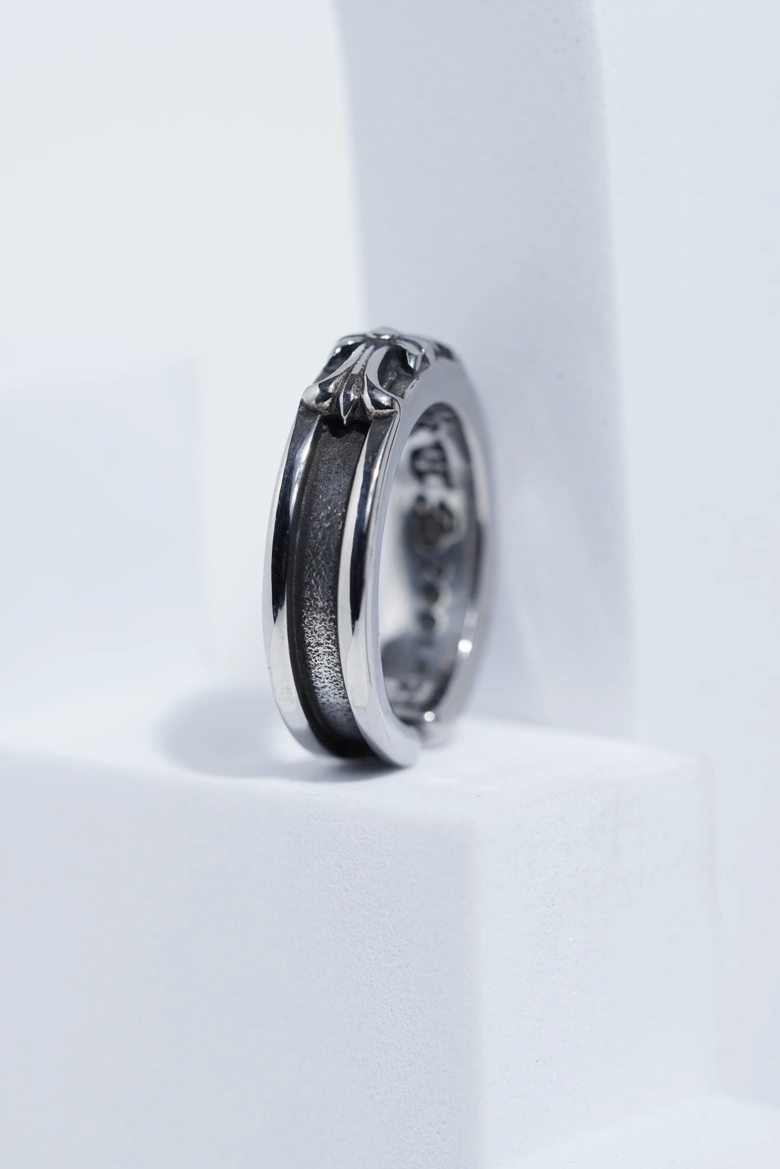 Aesthetic Silver Petal Pattern Ring For Men worldjewel.in men's ring