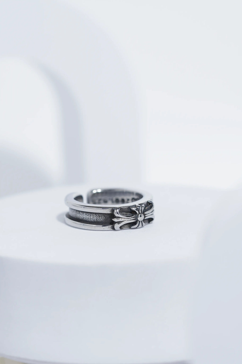 Aesthetic Silver Petal Pattern Ring For Men worldjewel.in men's ring