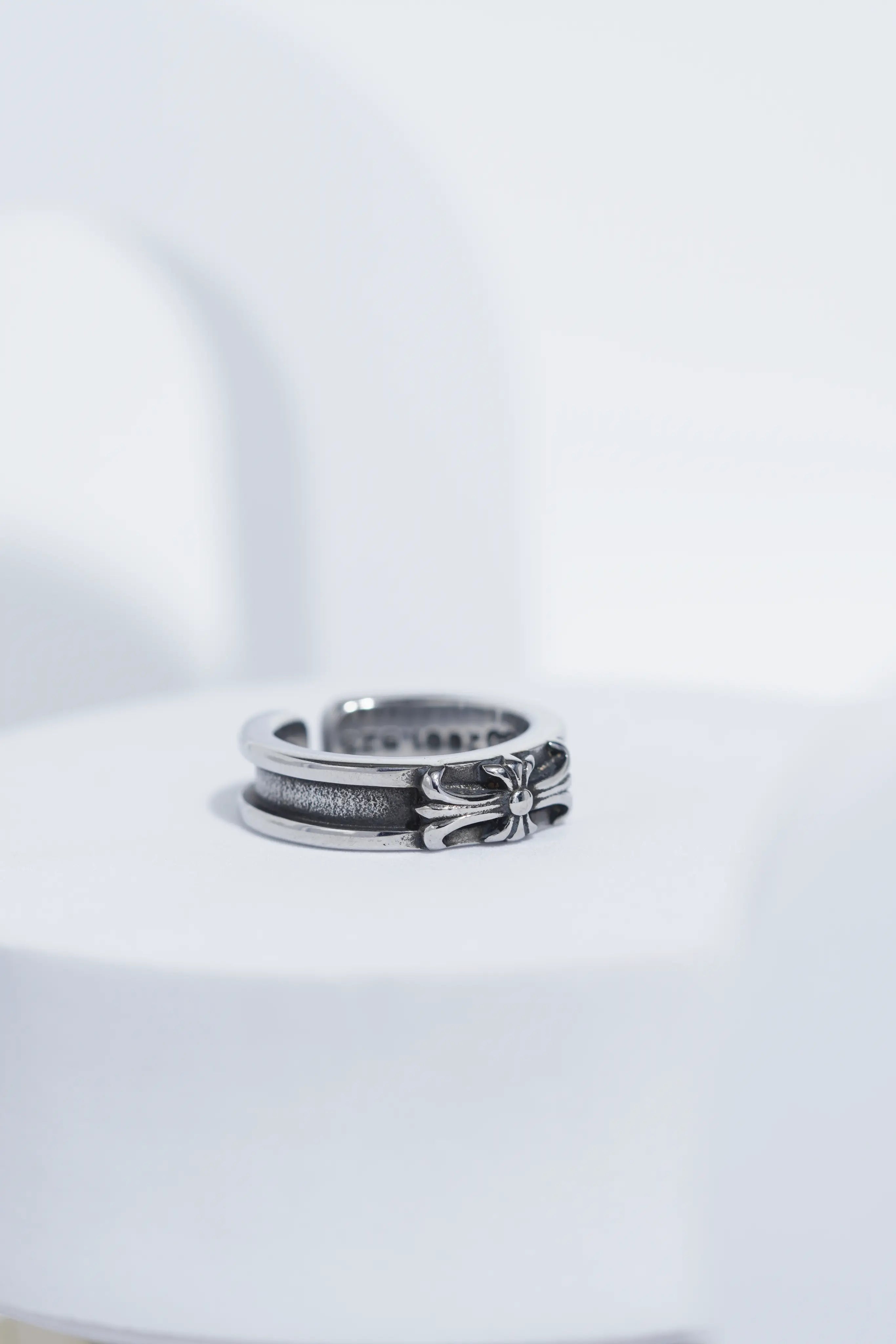 Aesthetic Silver Petal Pattern Ring For Men worldjewel.in men's ring