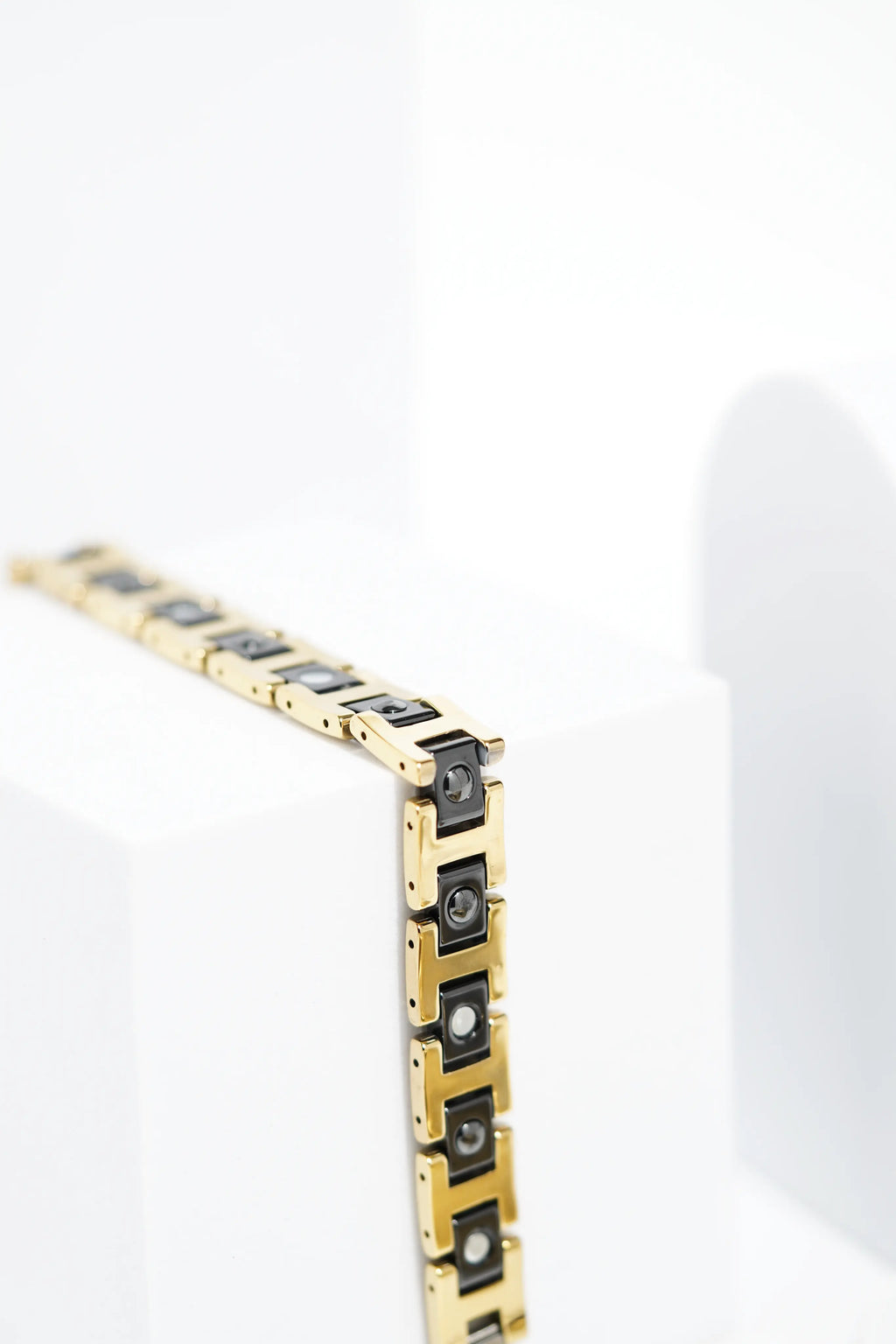 AuraBand Ceramic bracelet for men. worldjewel.in men's bracelets