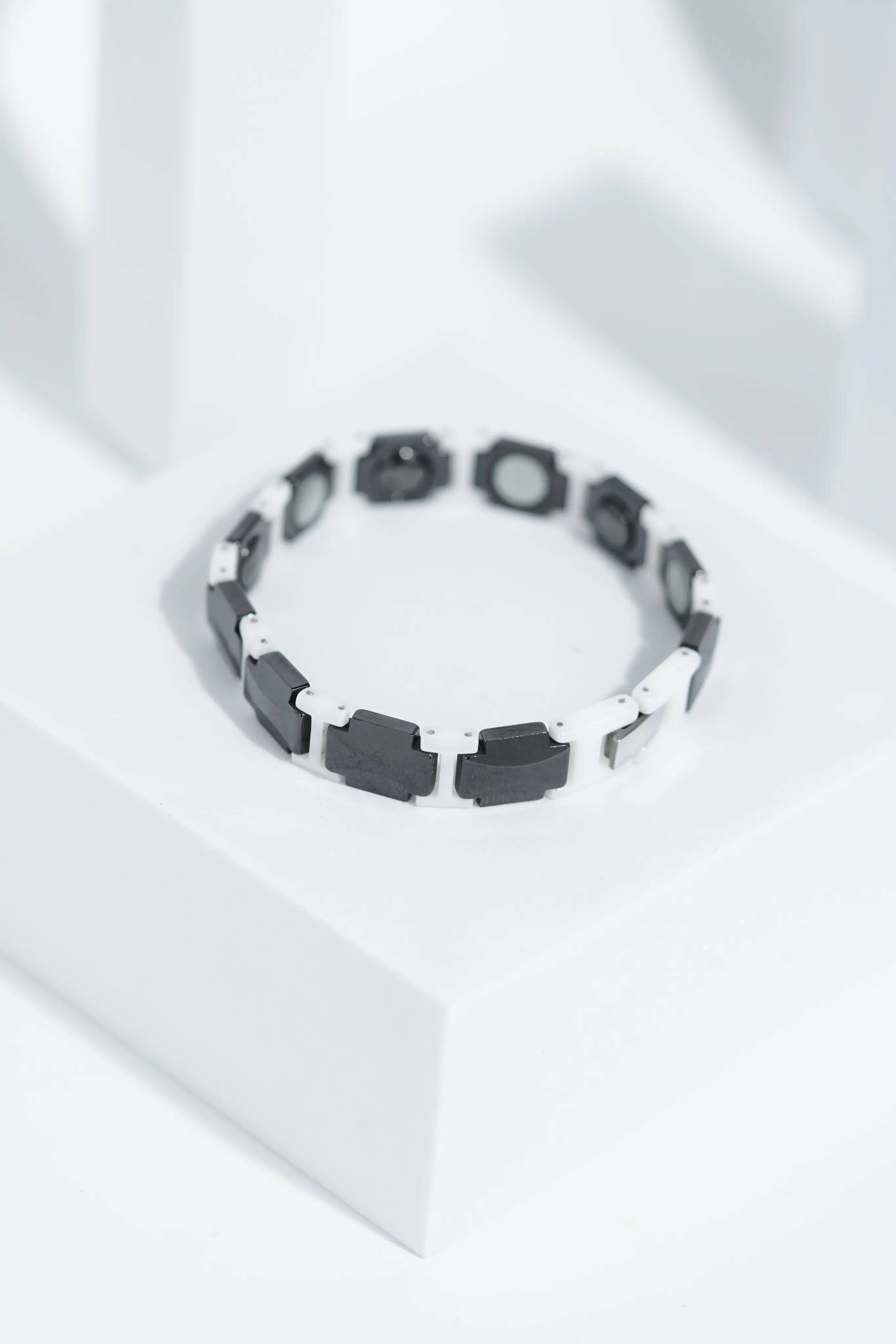 Black & White  - Ceramic bracelet for men. worldjewel.in men's bracelets