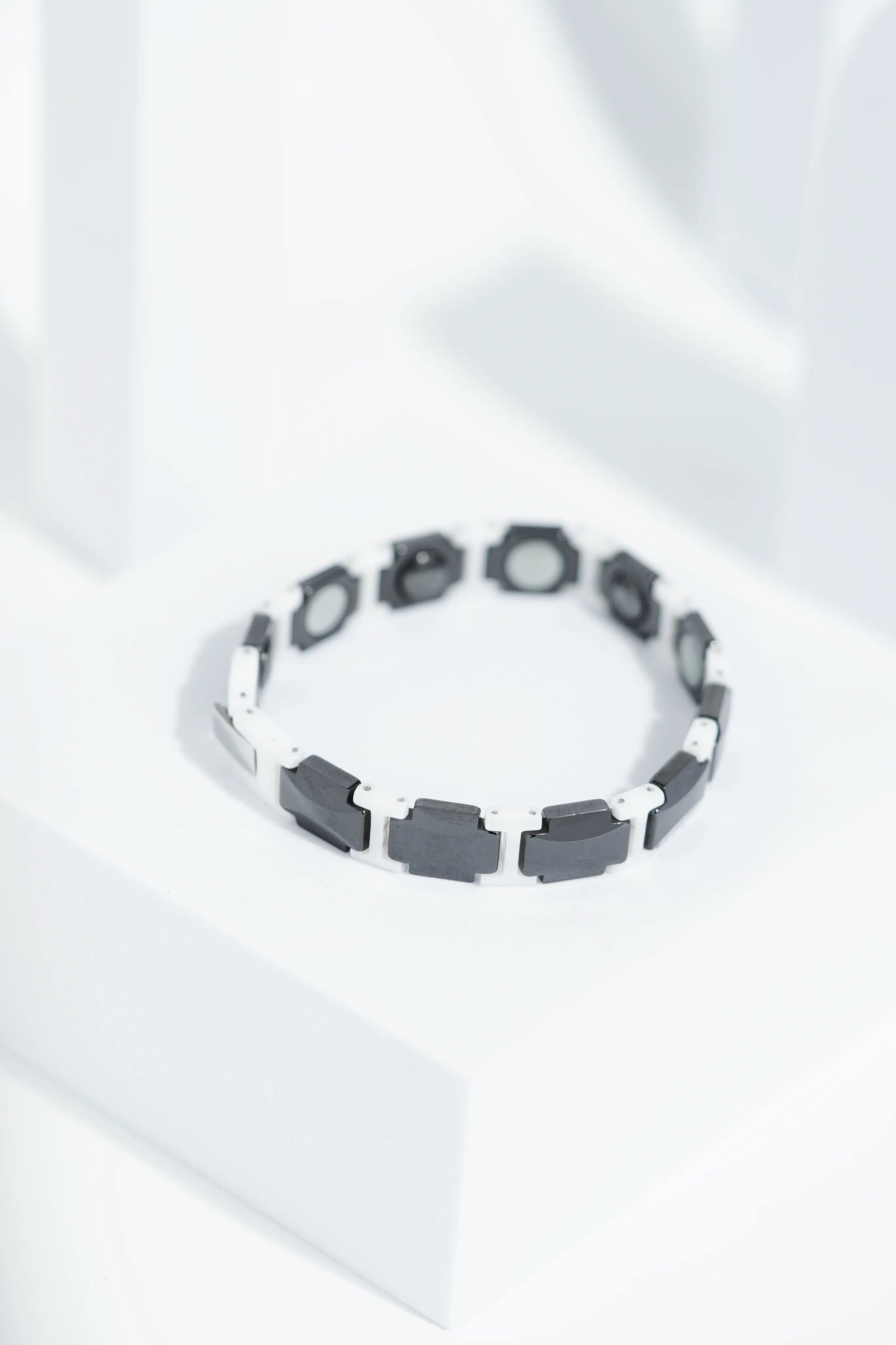 Black & White  - Ceramic bracelet for men. worldjewel.in men's bracelets