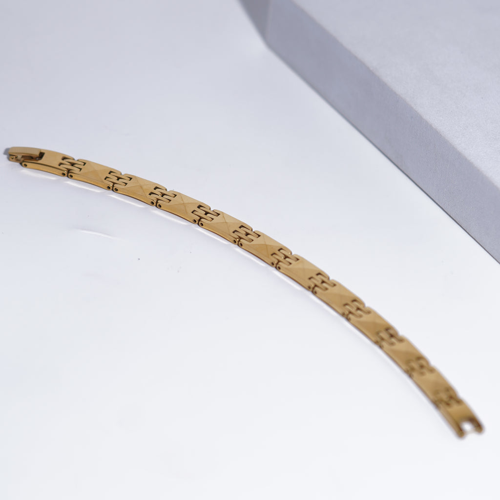 The Solis Magnetic Link Bracelet