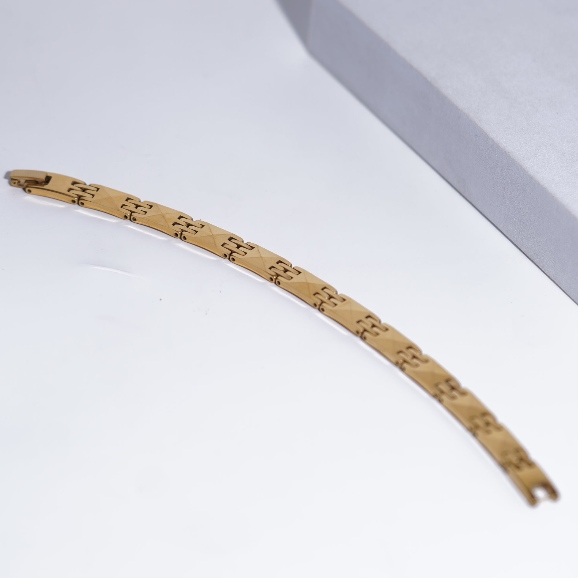 The Solis Magnetic Link Bracelet