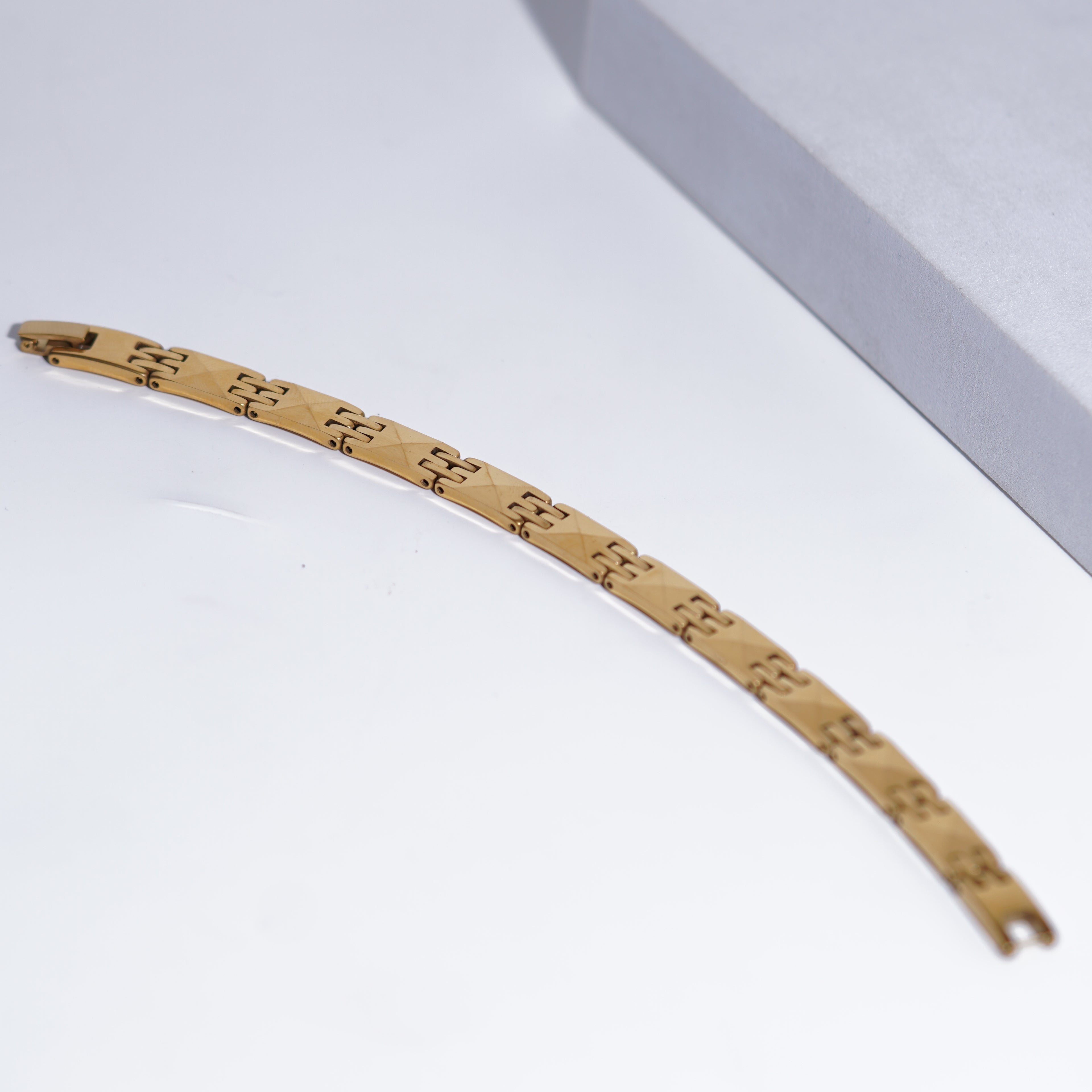 The Solis Magnetic Link Bracelet