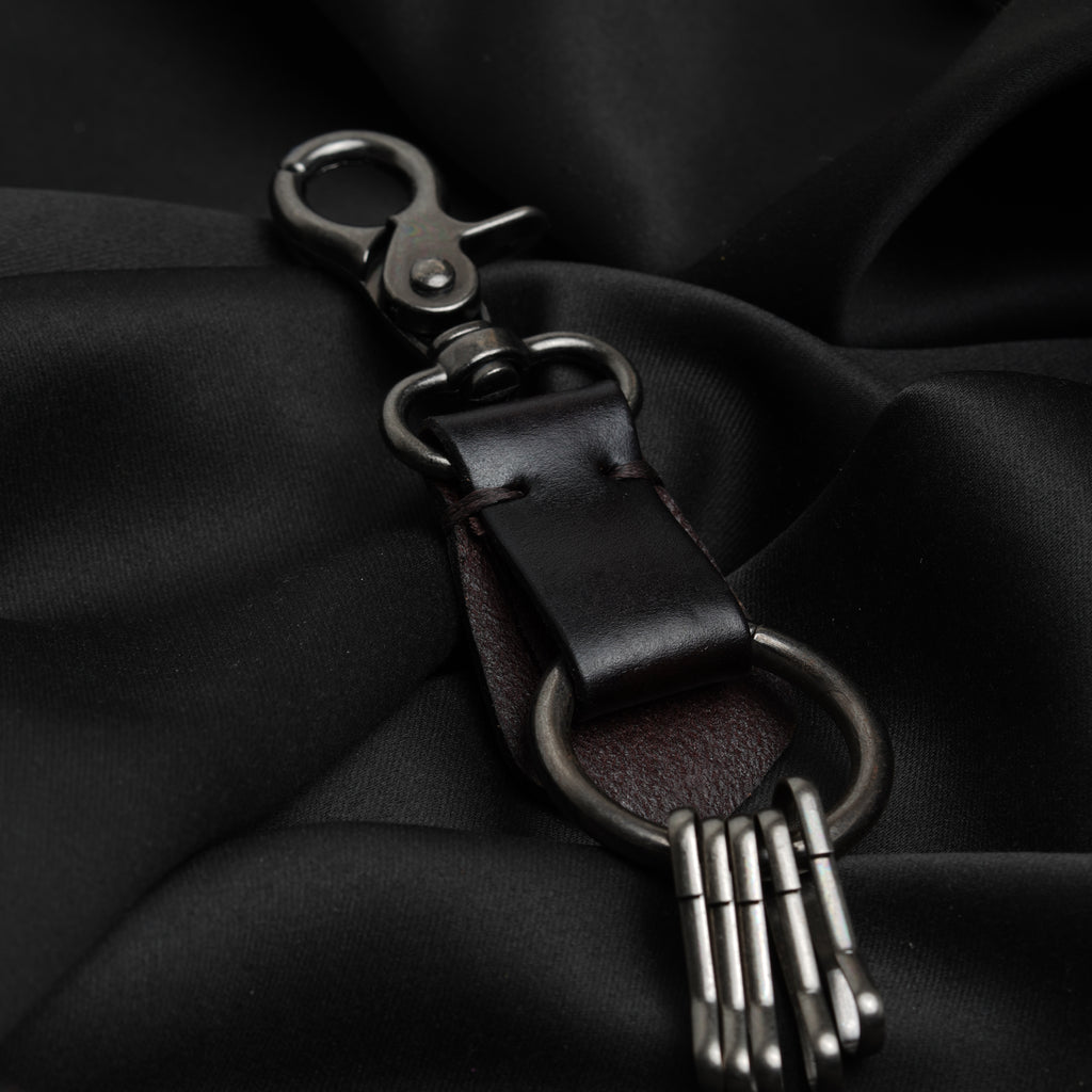Gothic Fleur-de-lis Leather Keychain ( Black )