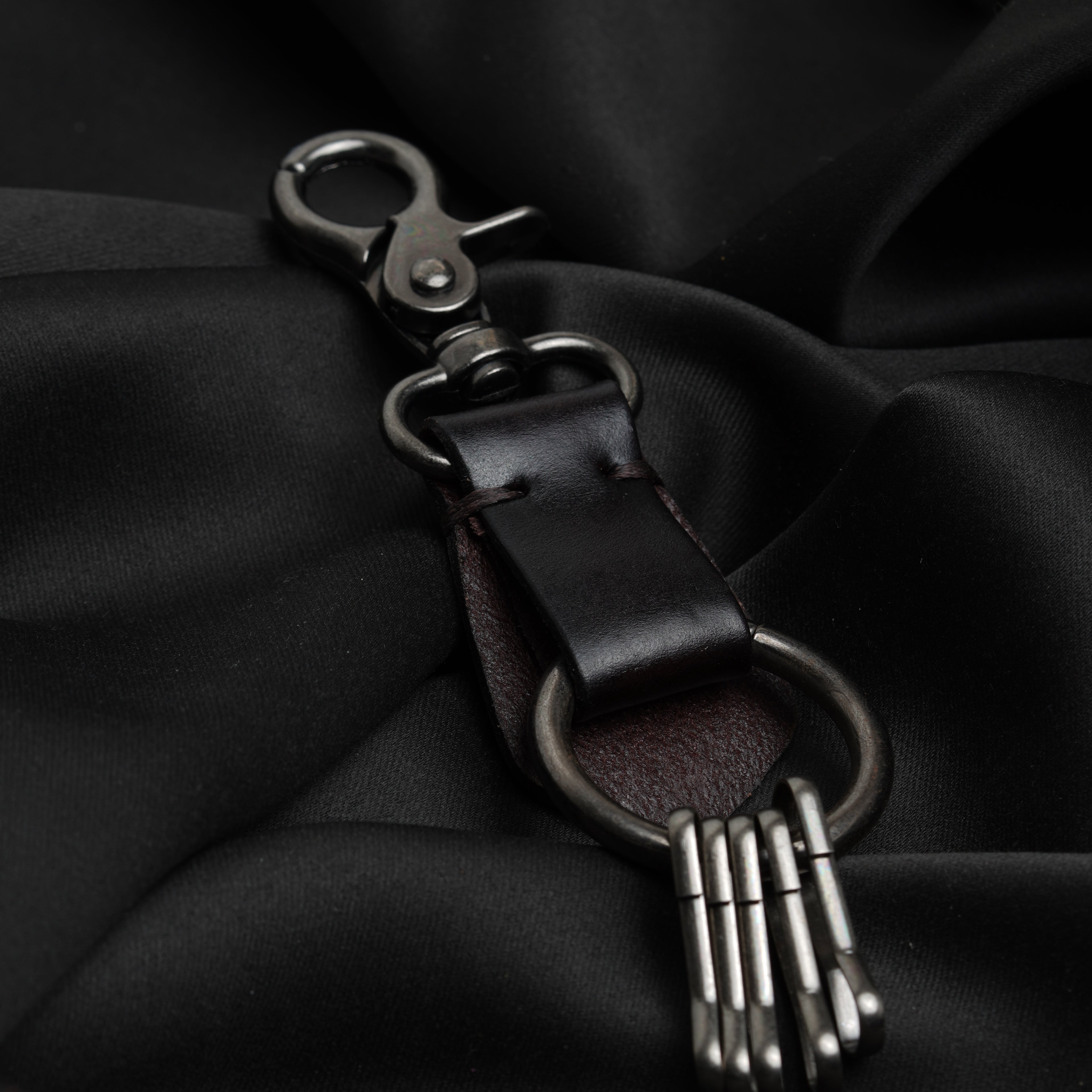 Gothic Fleur-de-lis Leather Keychain ( Black )