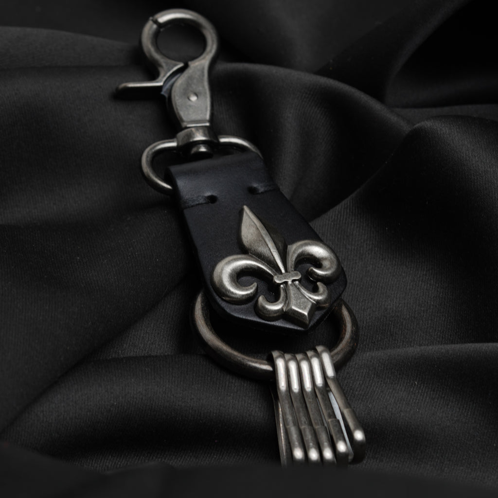 Gothic Fleur-de-lis Leather Keychain ( Black )