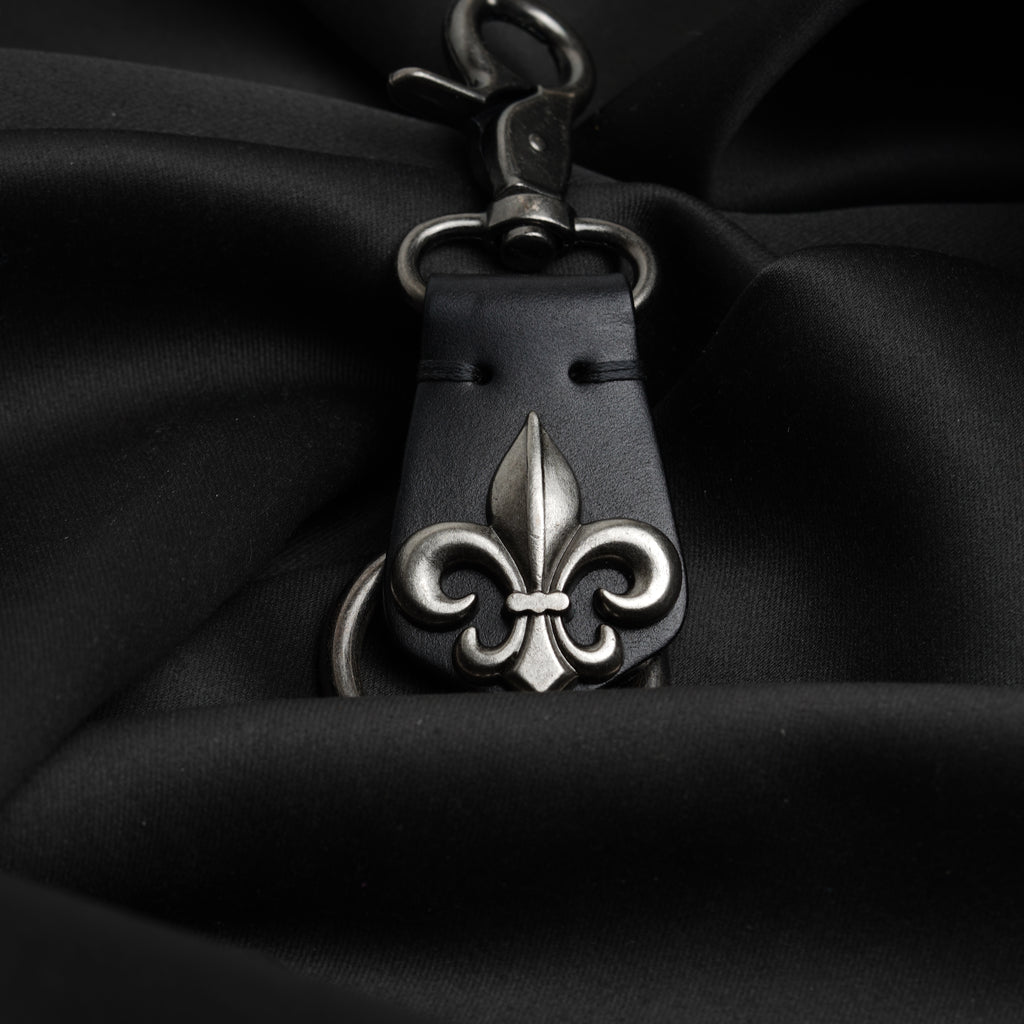 Gothic Fleur-de-lis Leather Keychain ( Black )