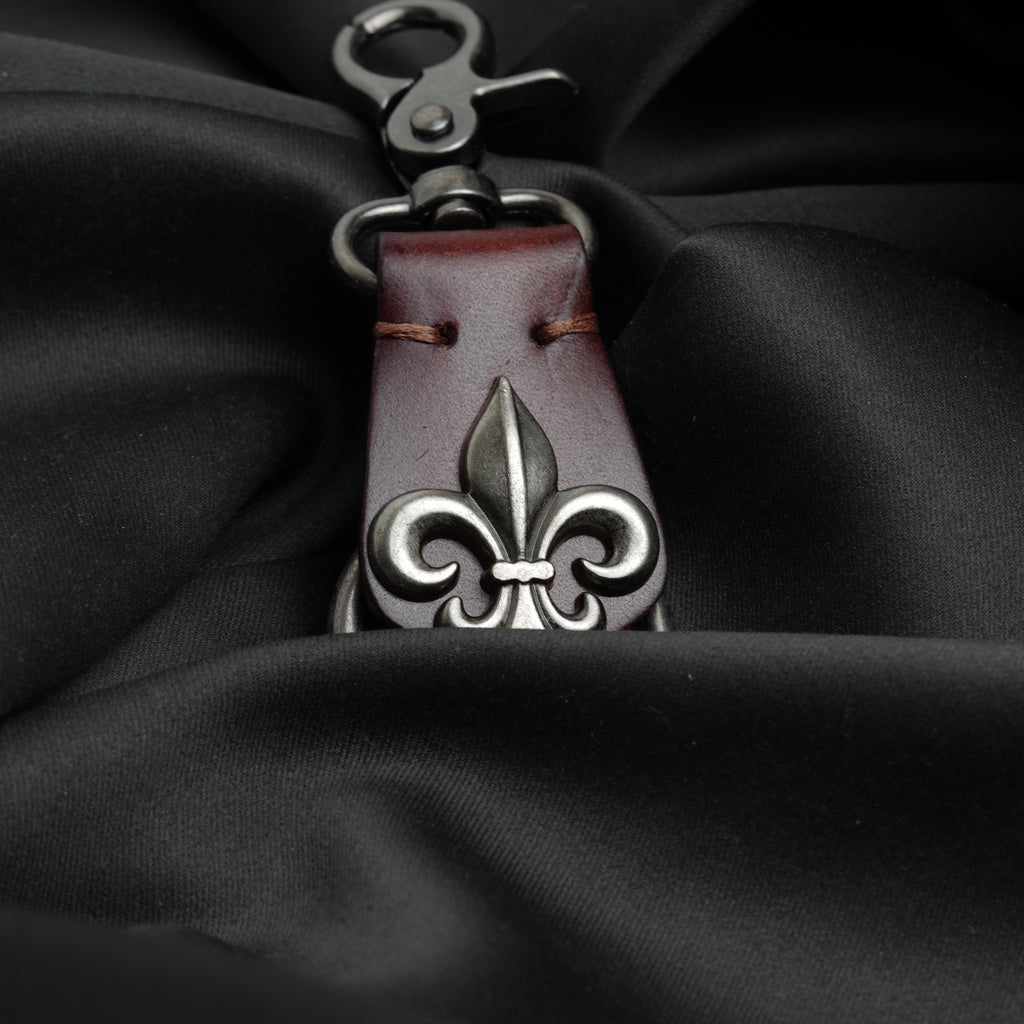 Gothic Fleur-de-lis Leather Keychain ( Vine Red )