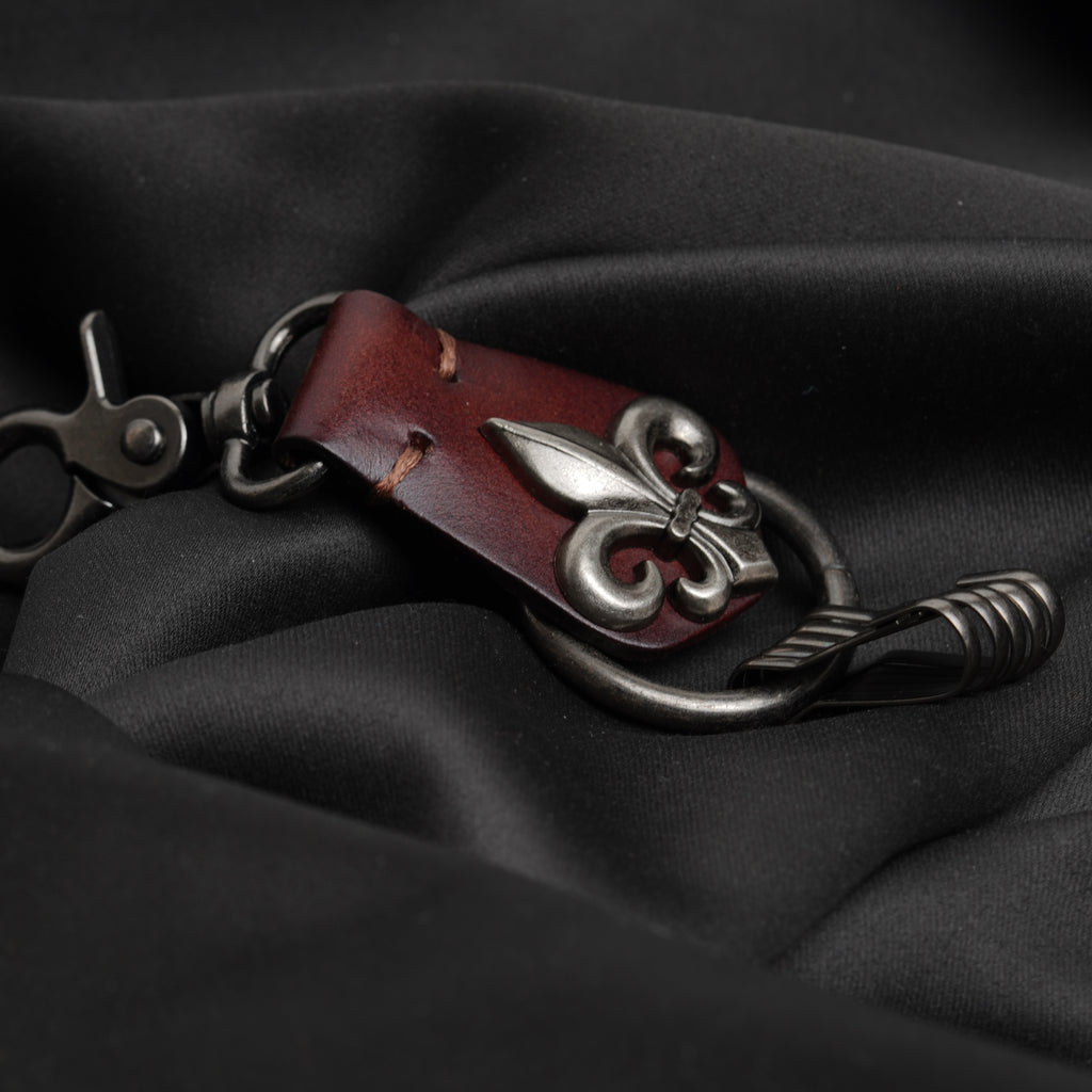 Gothic Fleur-de-lis Leather Keychain ( Vine Red )