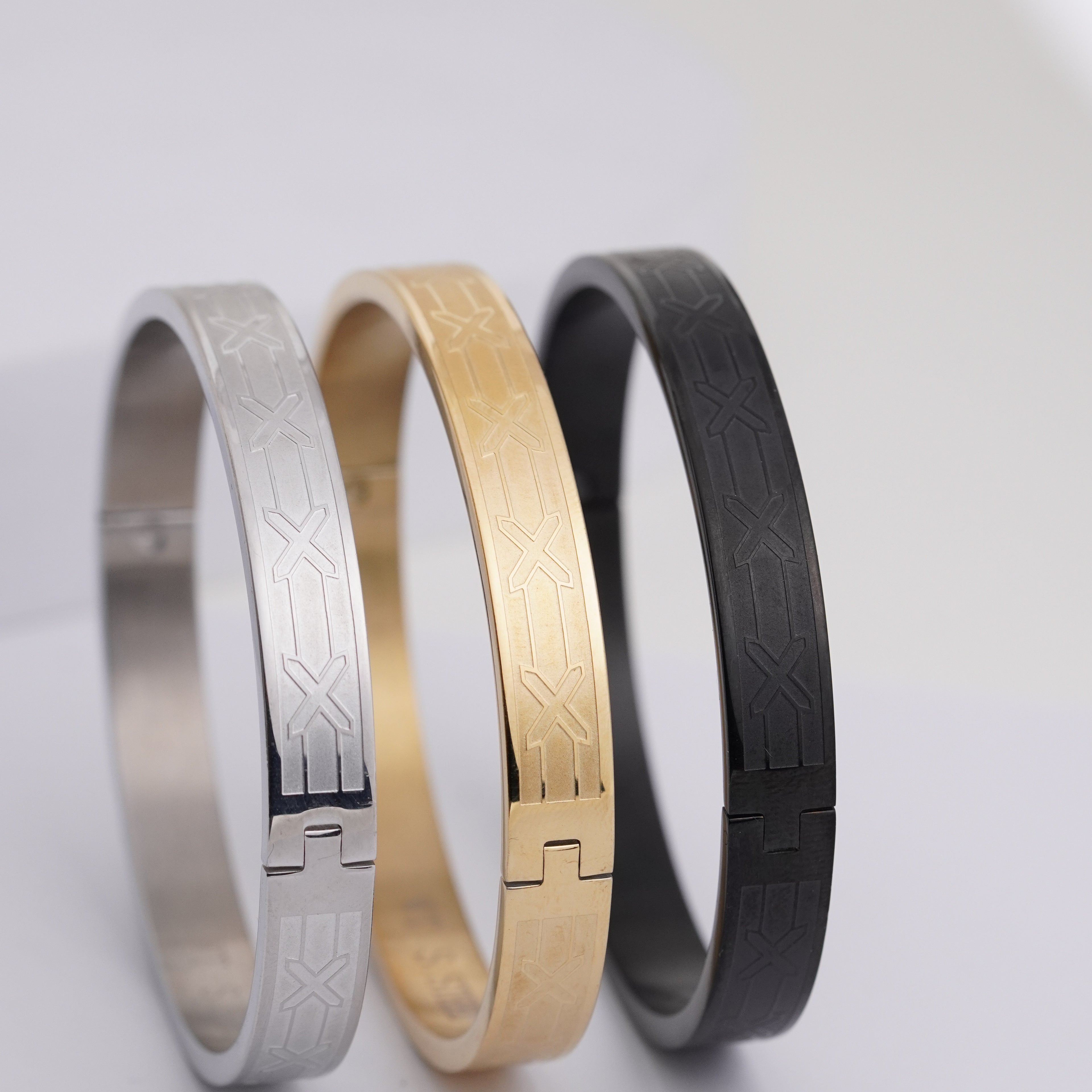 Signature 'X' Engraved Stainless Steel Kada