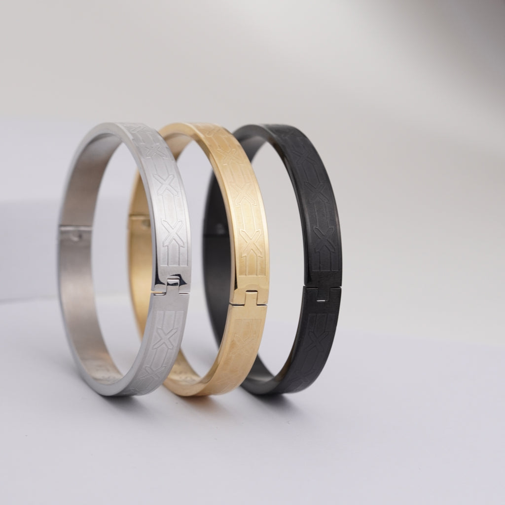 Signature 'X' Engraved Stainless Steel Kada