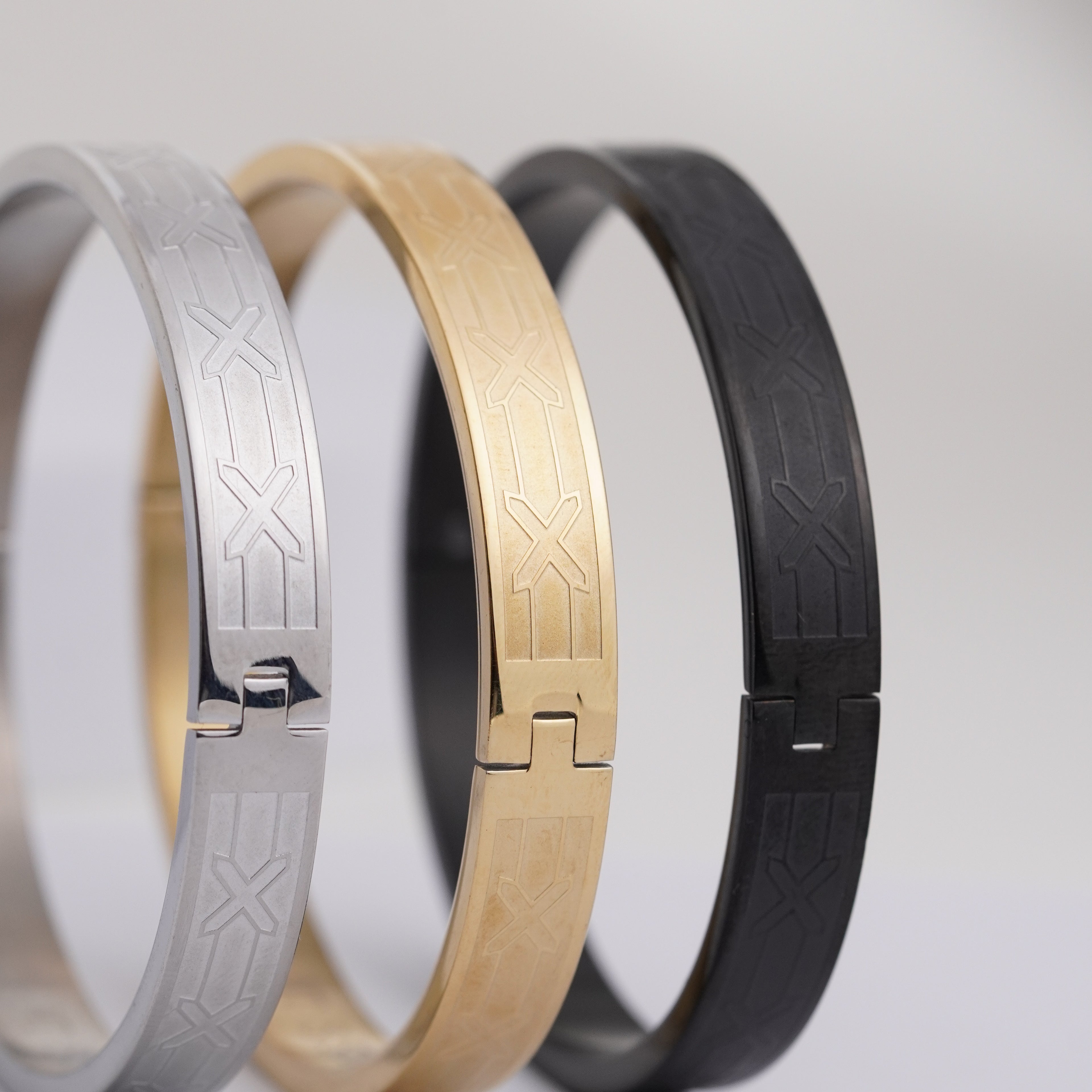 Signature 'X' Engraved Stainless Steel Kada