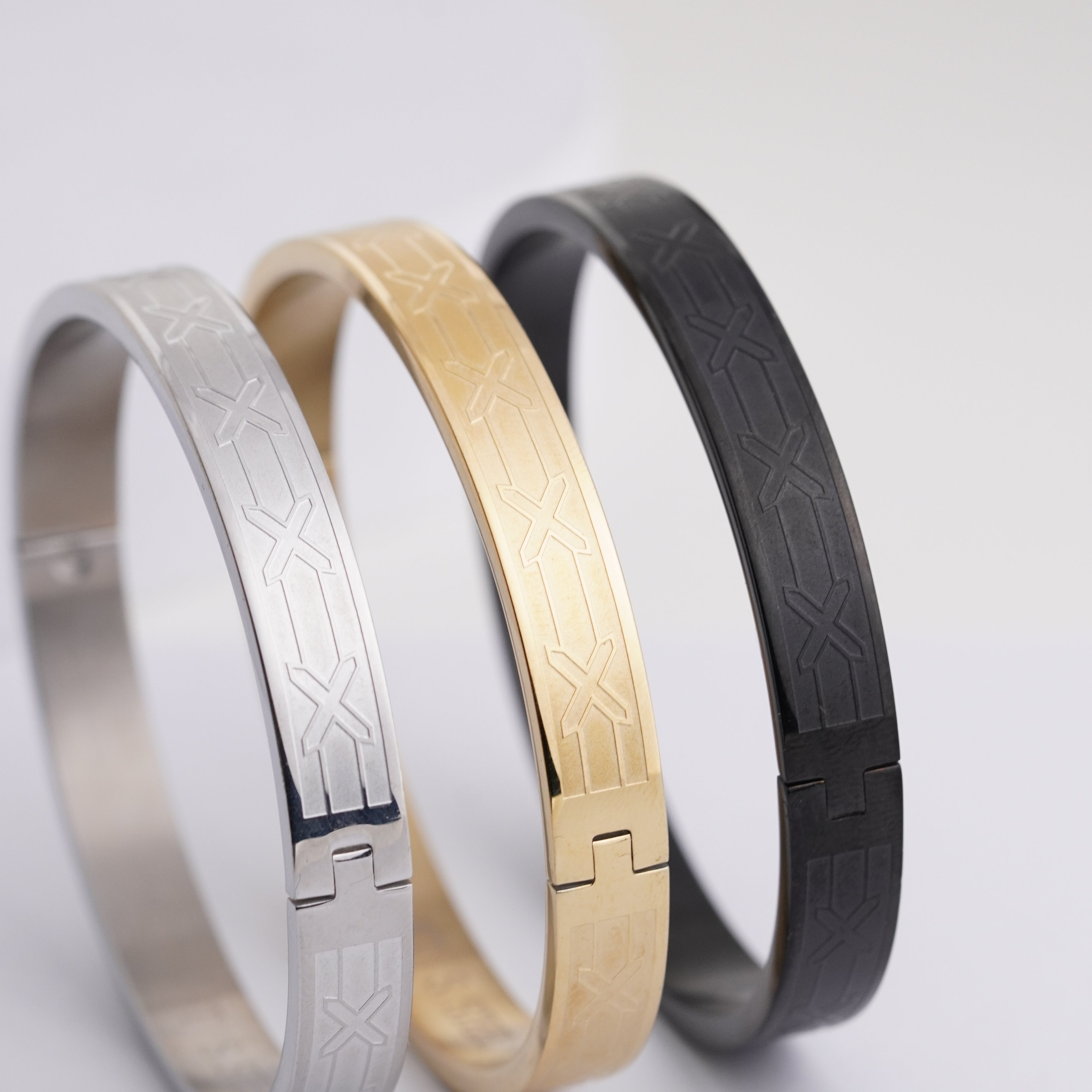 Signature 'X' Engraved Stainless Steel Kada