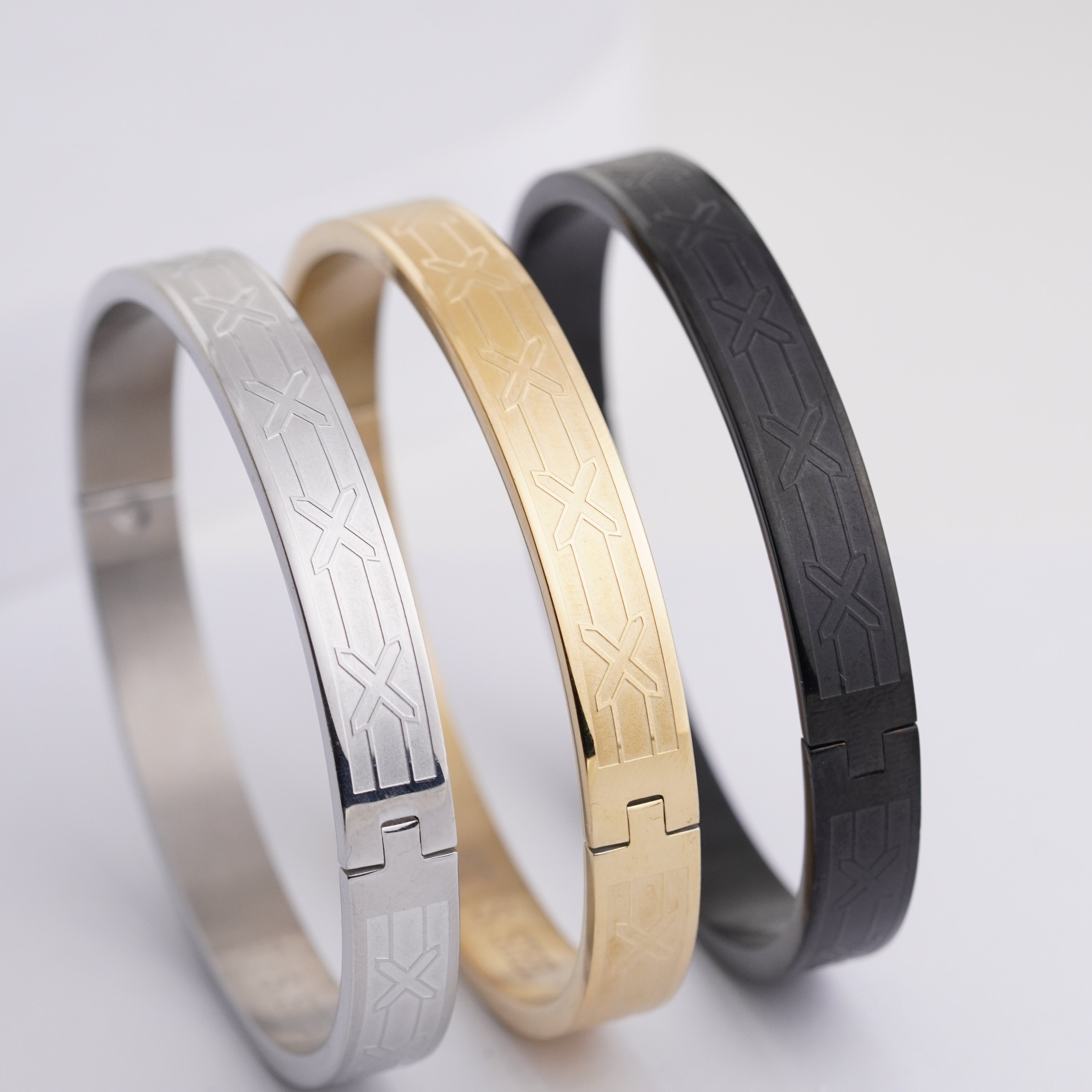 Signature 'X' Engraved Stainless Steel Kada