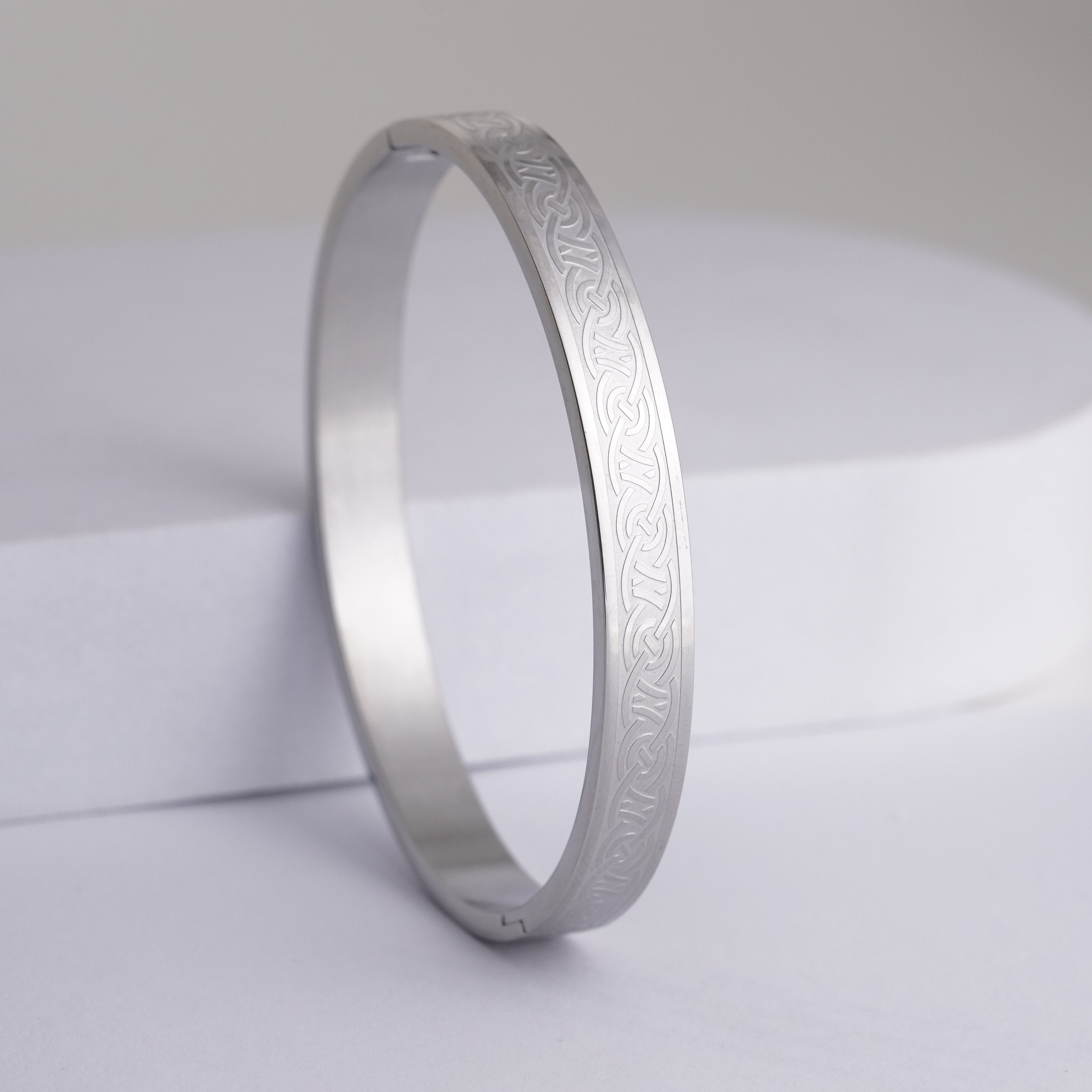 Celtic Eternity Knot Engraved Kada