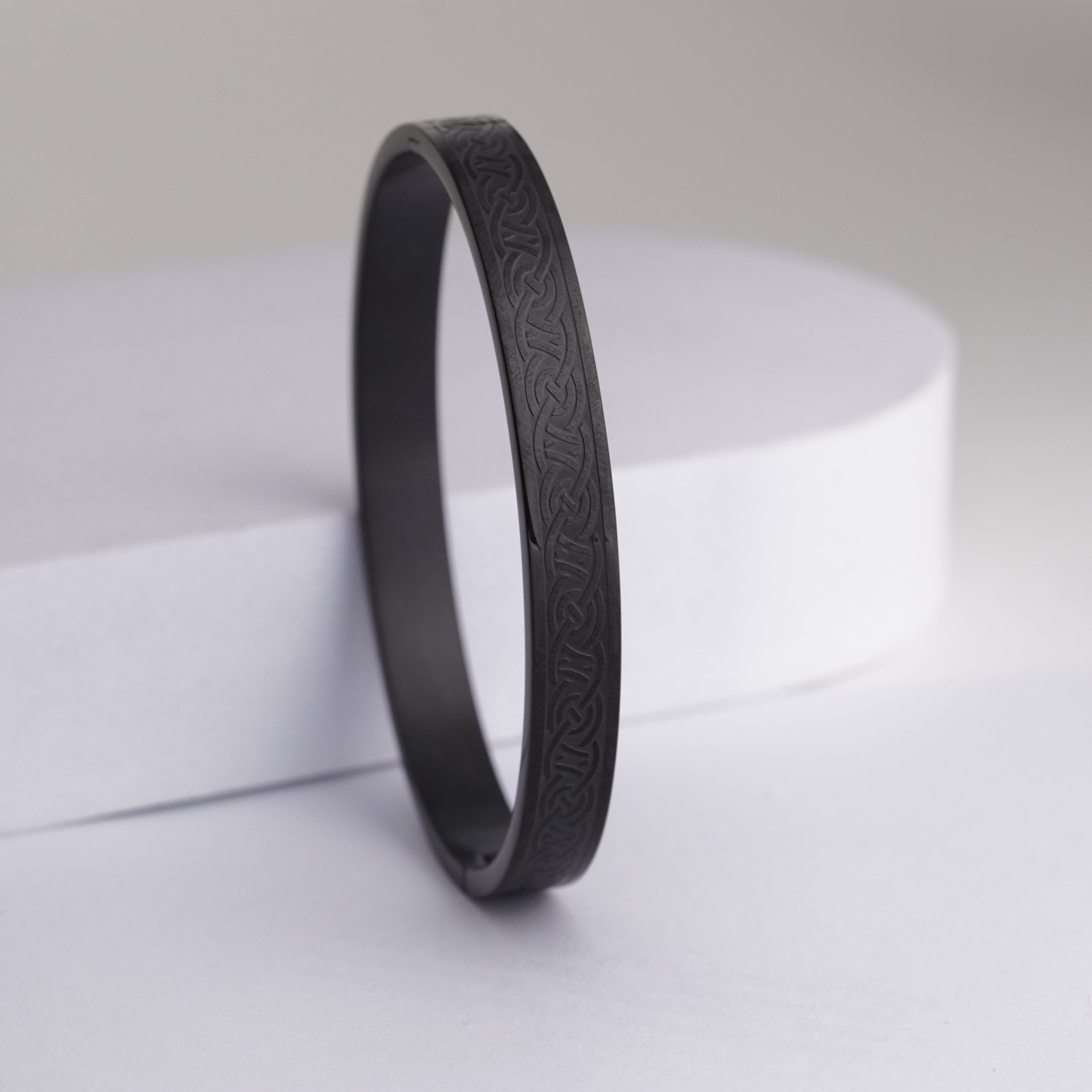 Celtic Eternity Knot Engraved Kada