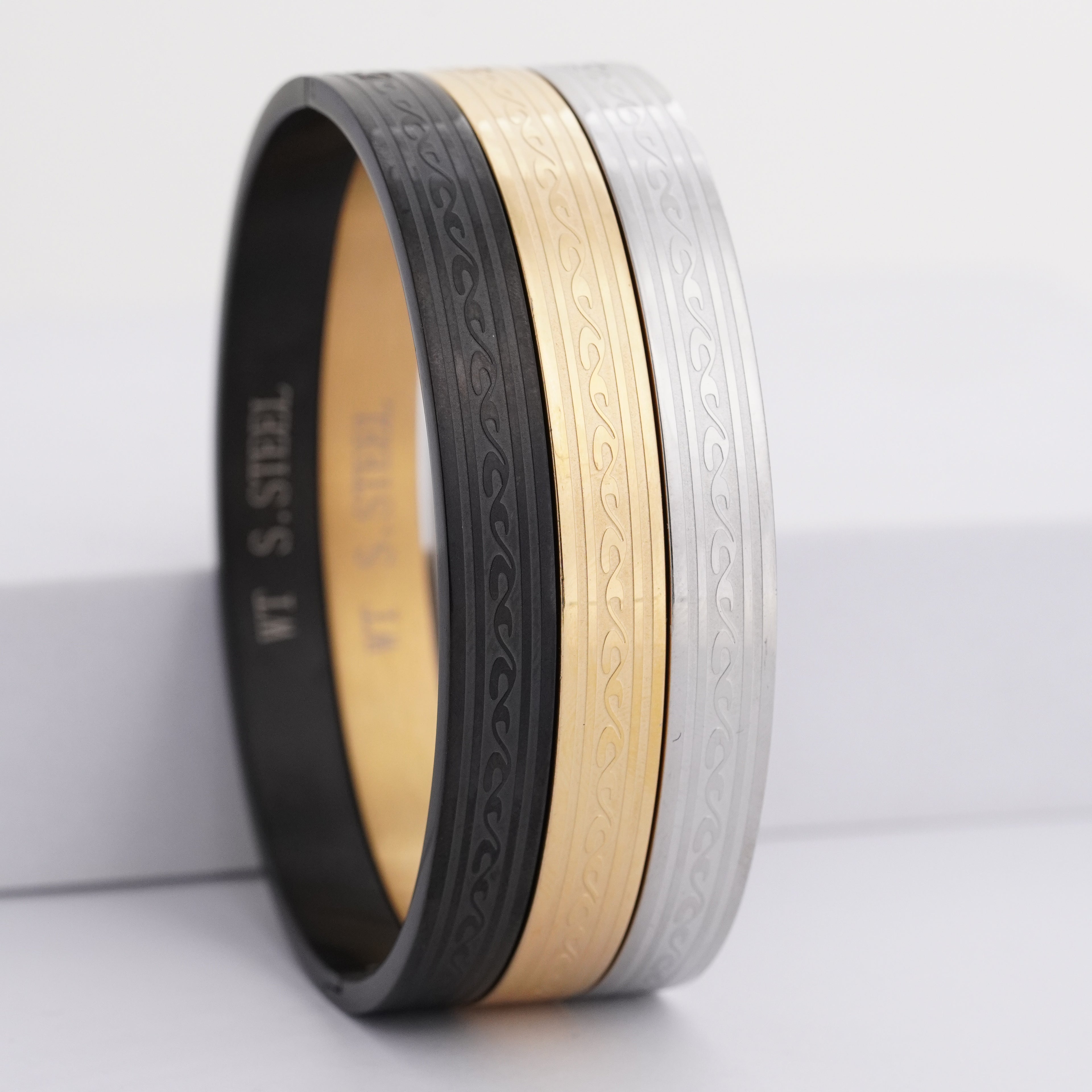 The Wave Motif Hinged Kada
