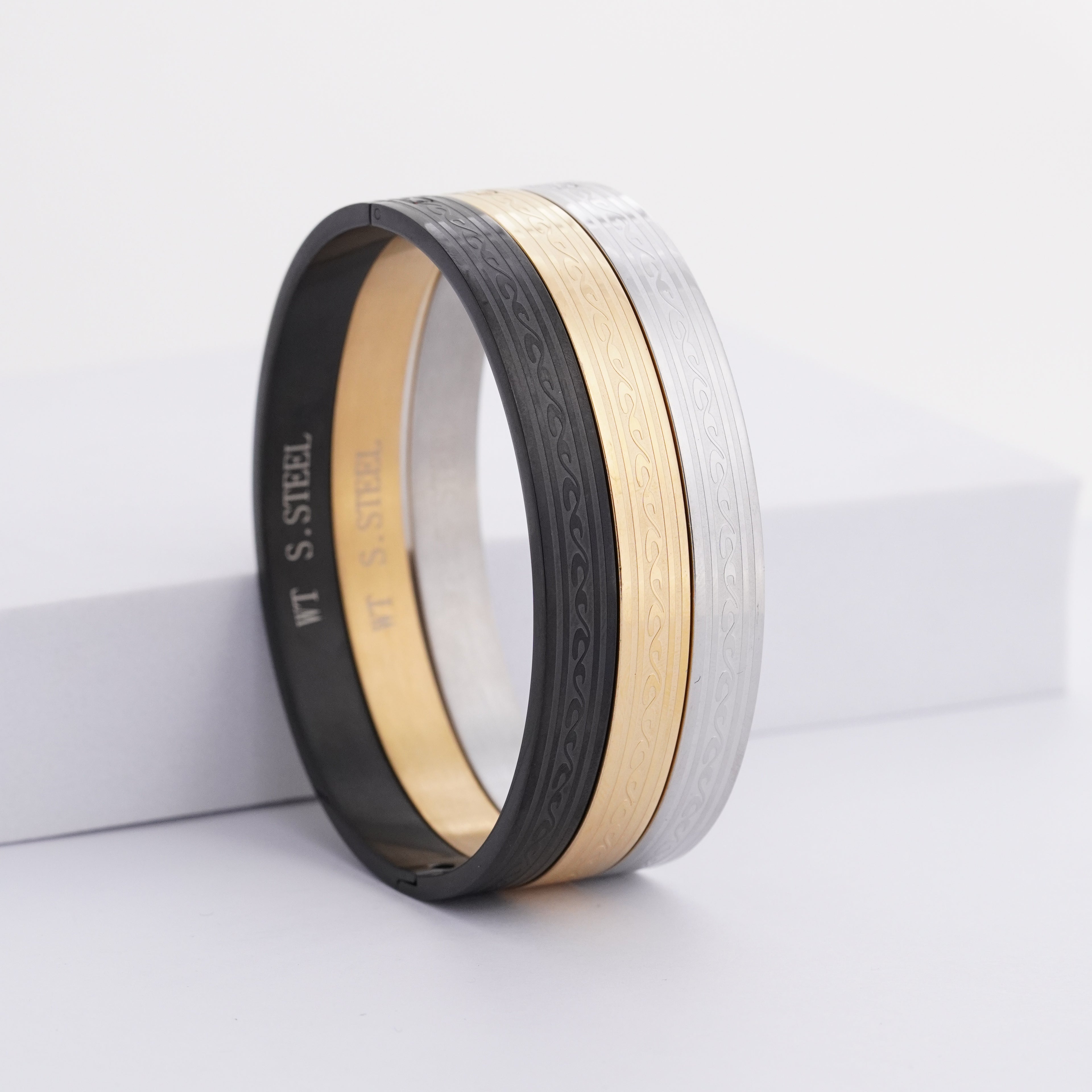 The Wave Motif Hinged Kada
