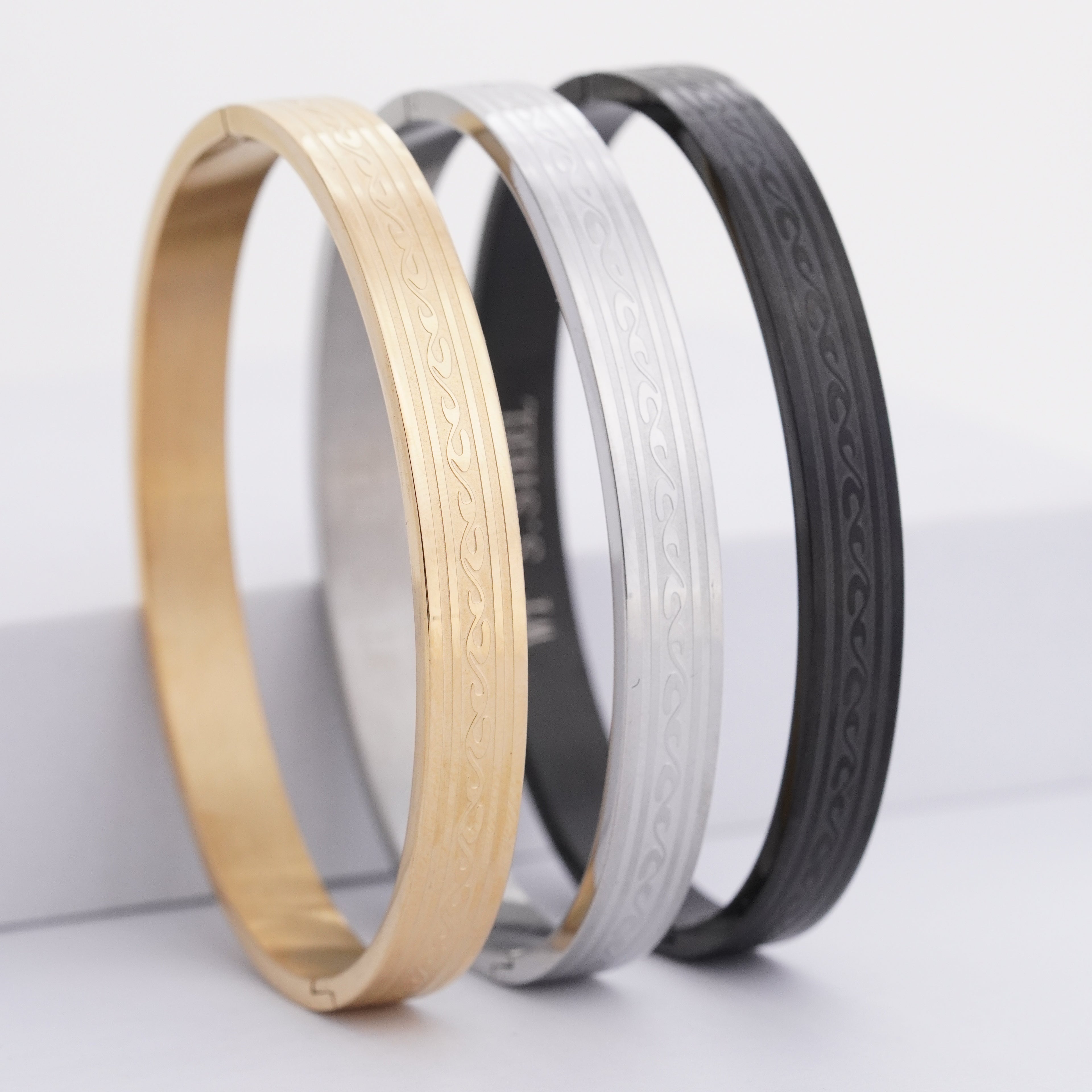 The Wave Motif Hinged Kada