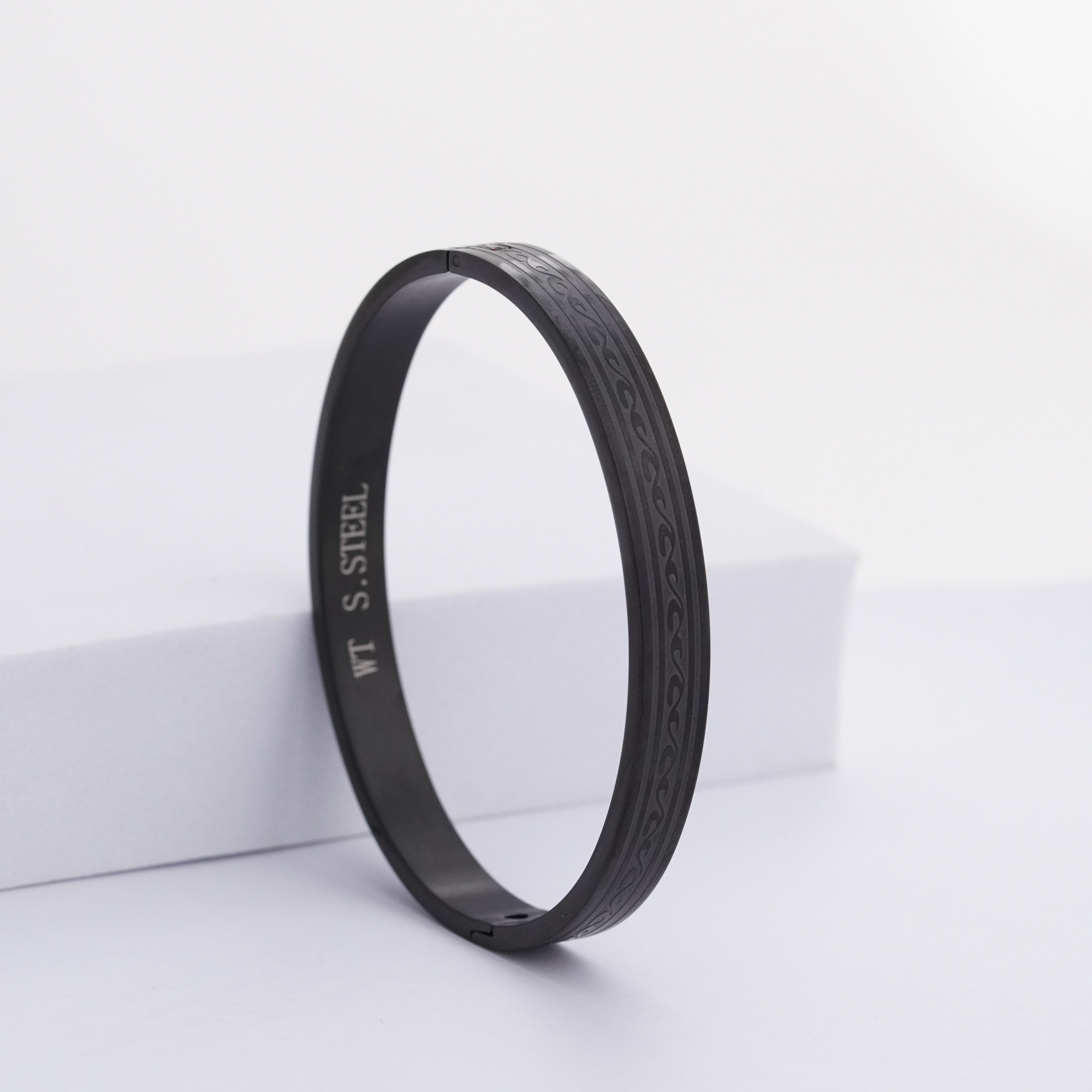 The Wave Motif Hinged Kada