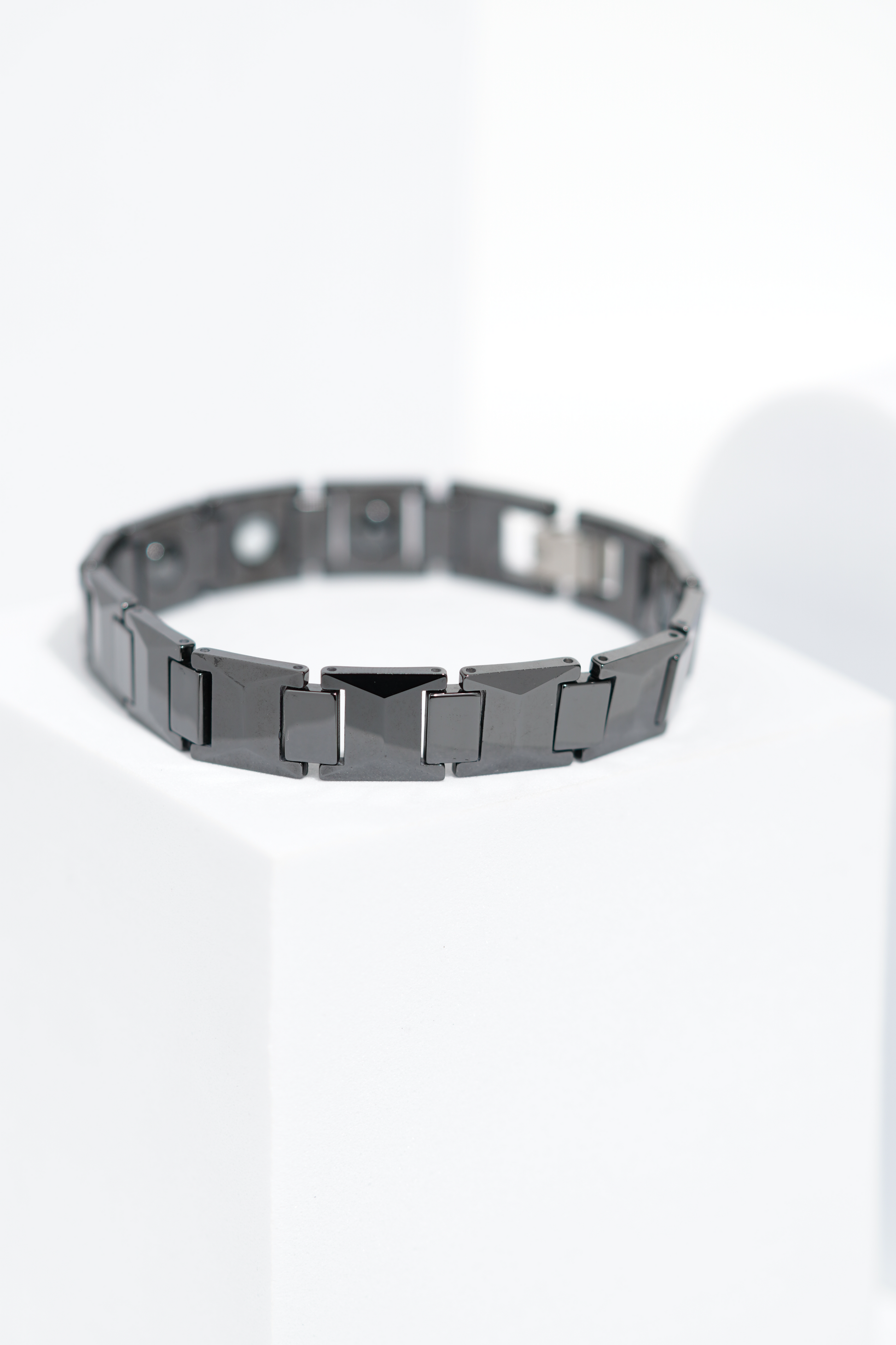 Mino - Ceramic bracelet for men. worldjewel.in men's bracelets