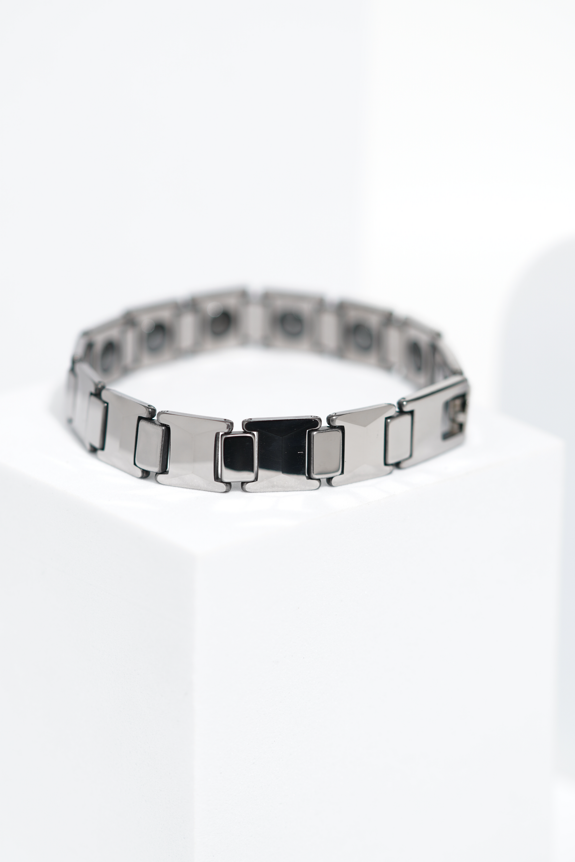 Linea - Ceramic bracelet for men. worldjewel.in men's bracelets