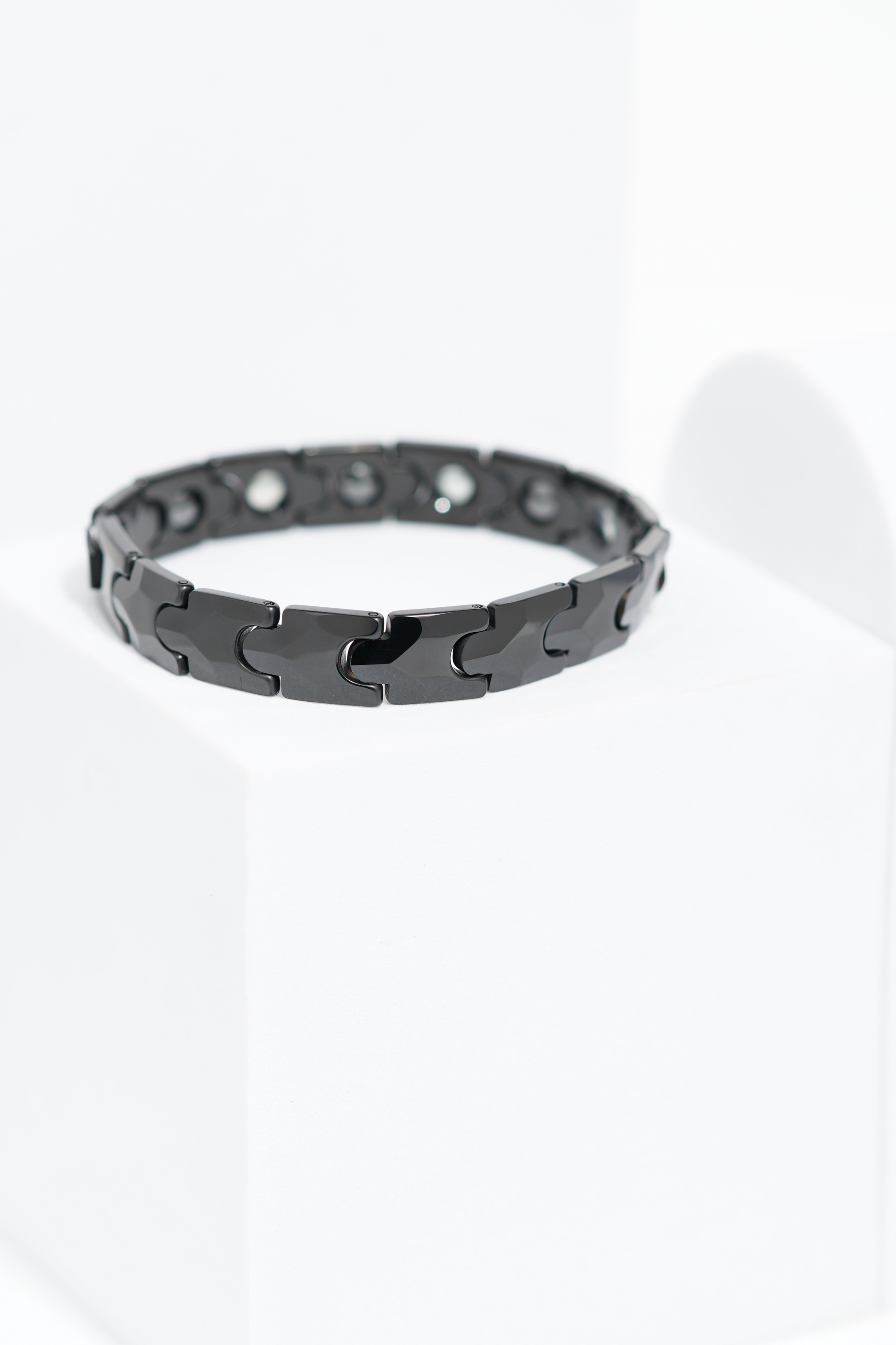 Nuvé - Ceramic bracelet for men. worldjewel.in men's bracelets