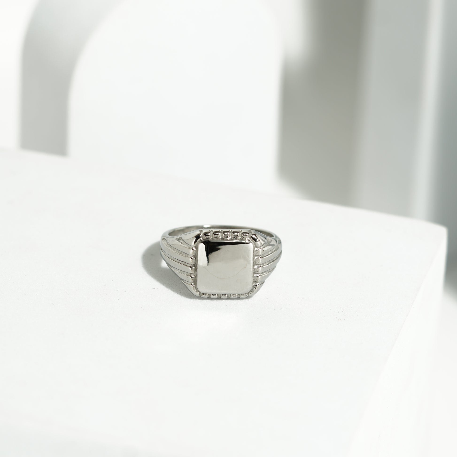286 Square shaped pattern ring