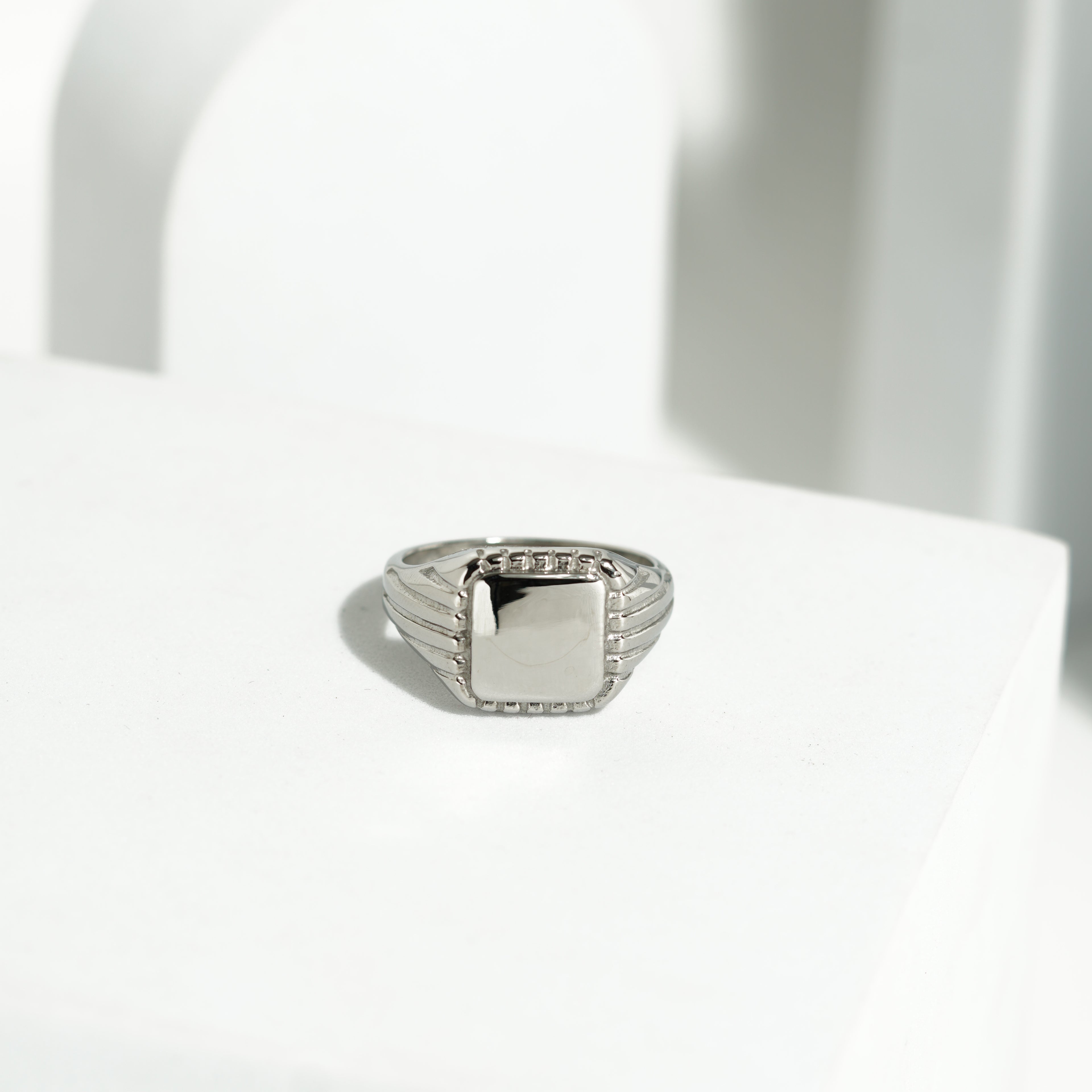 286 Square shaped pattern ring