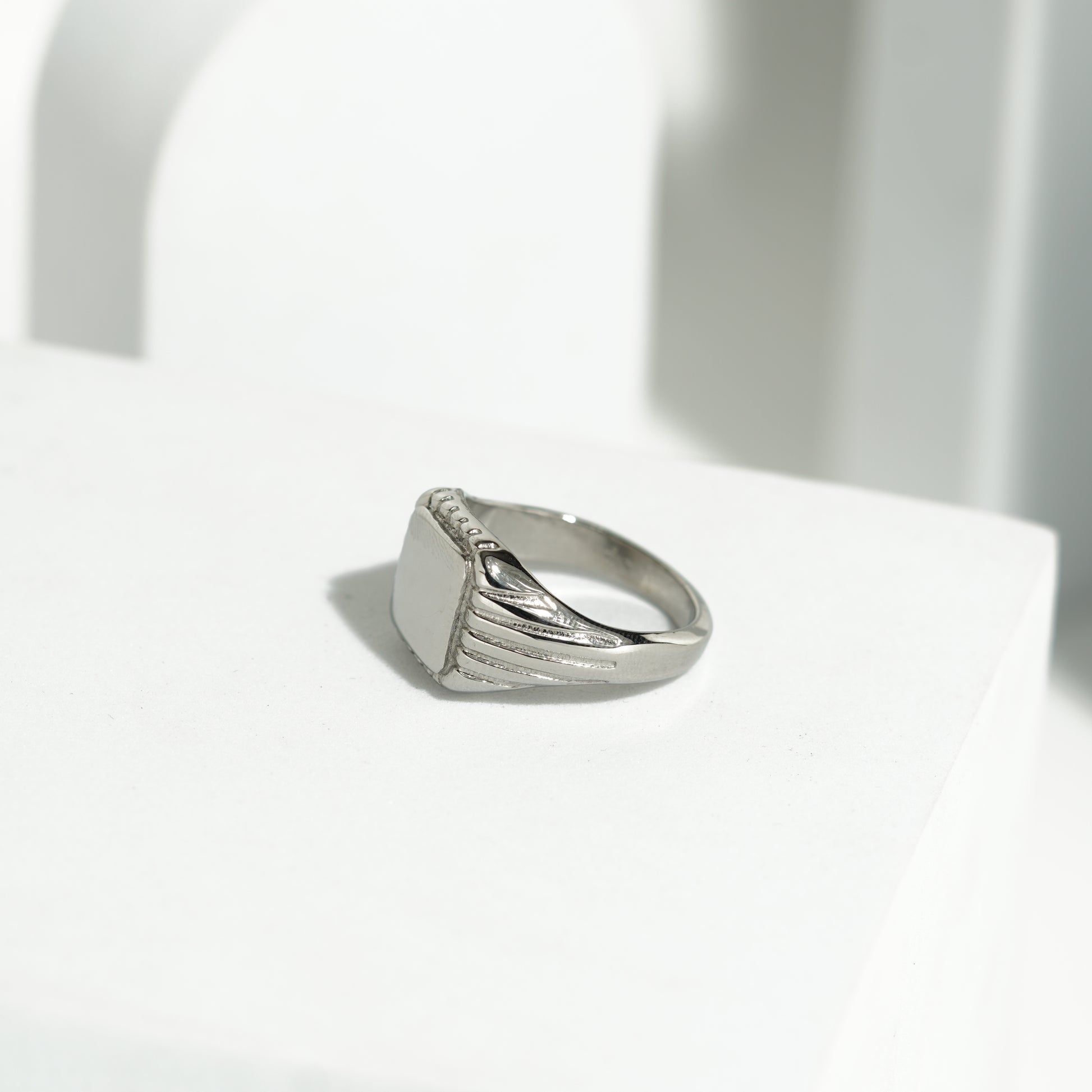 286 Square shaped pattern ring
