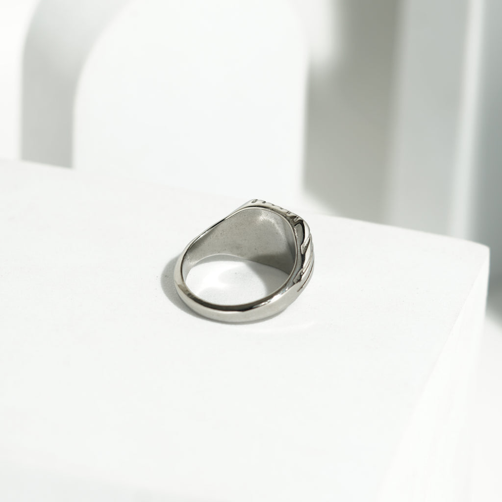 286 Square shaped pattern ring