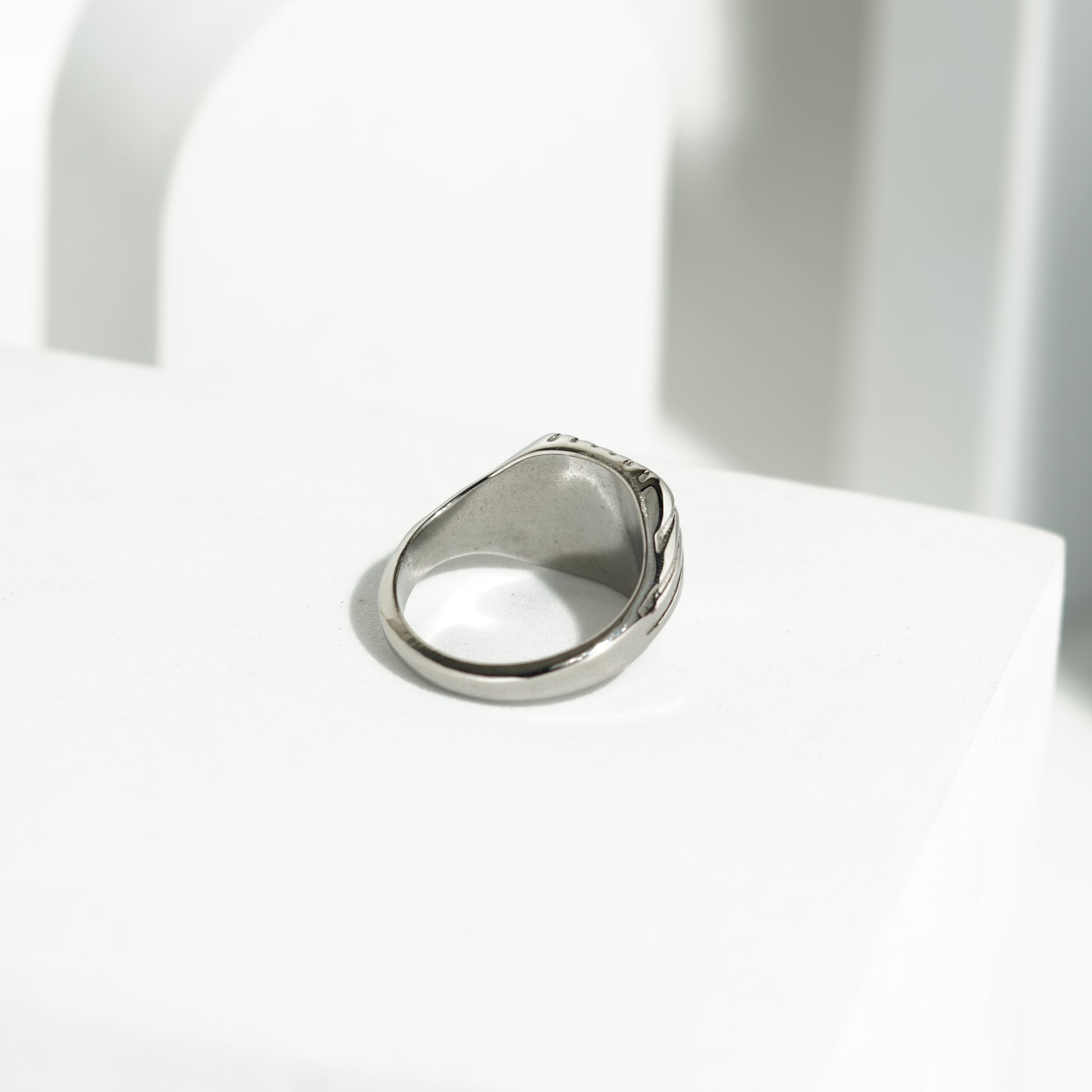 286 Square shaped pattern ring