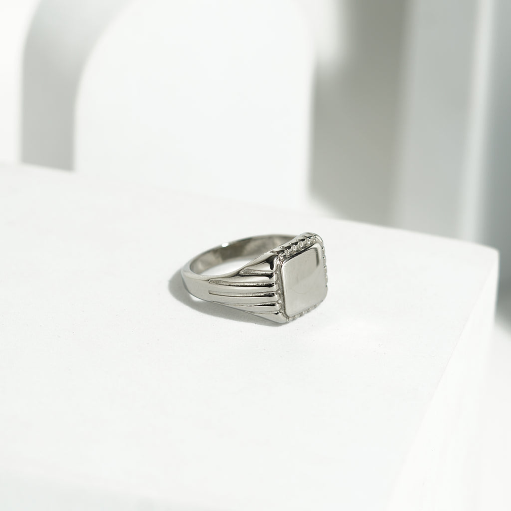 286 Square shaped pattern ring