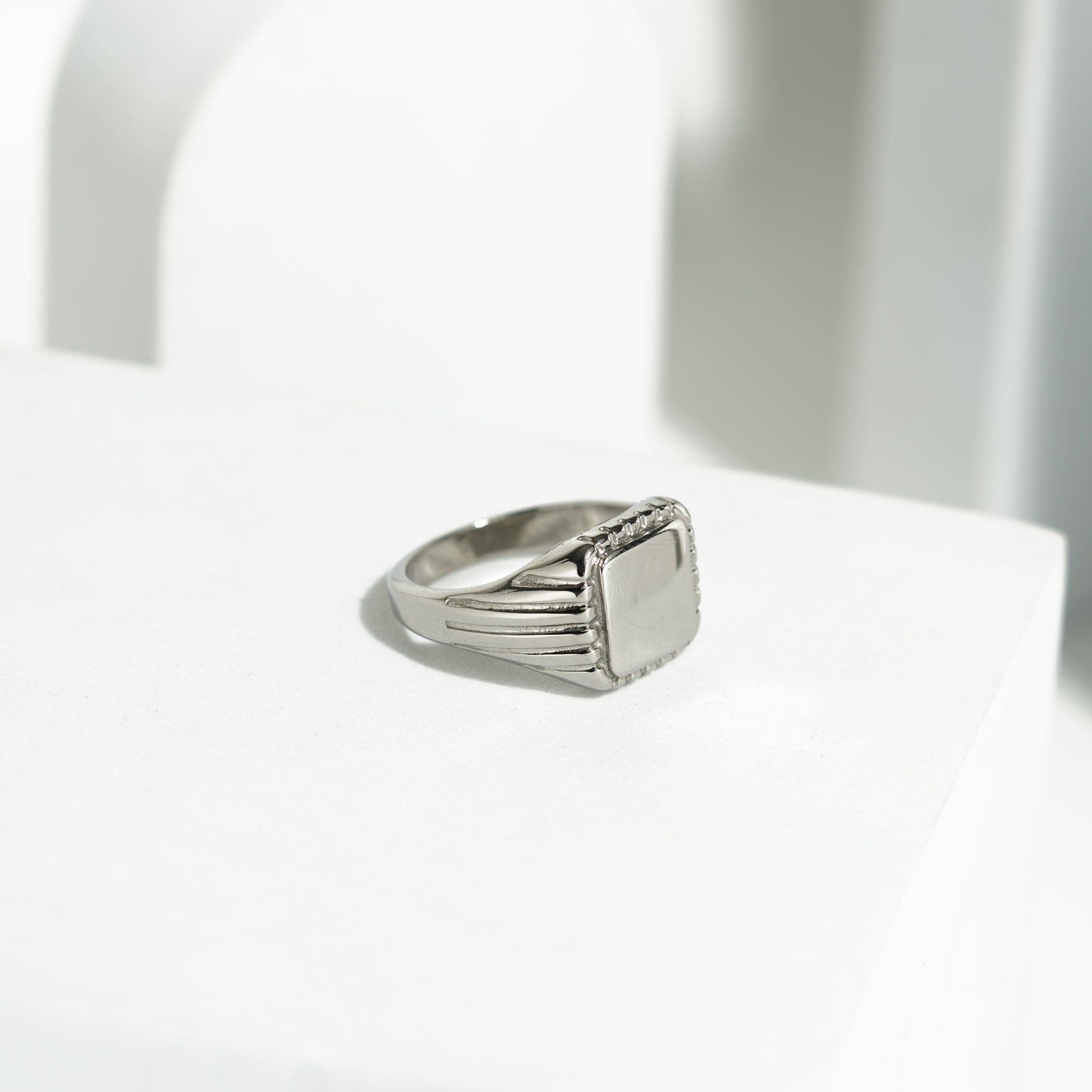 286 Square shaped pattern ring