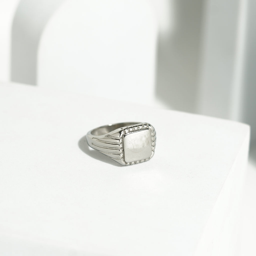 286 Square shaped pattern ring