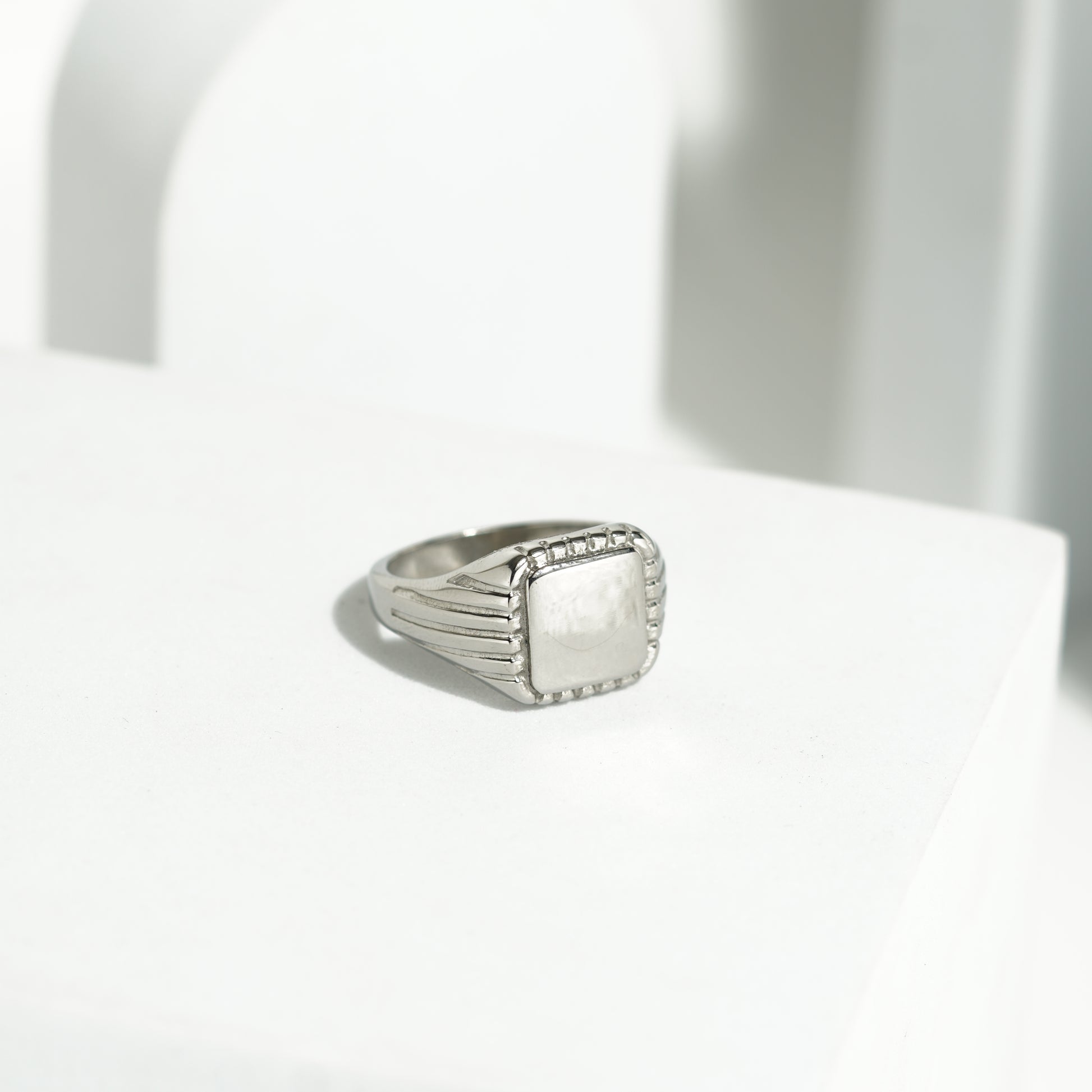 286 Square shaped pattern ring