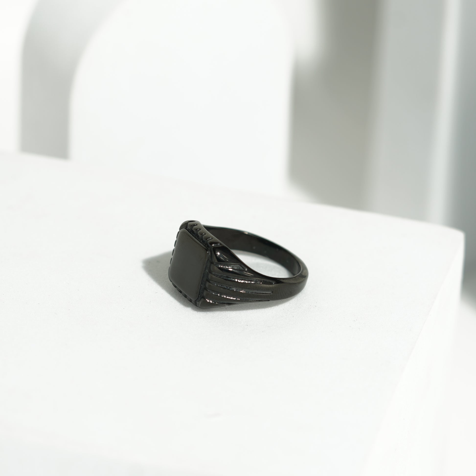 286 Square shaped pattern ring