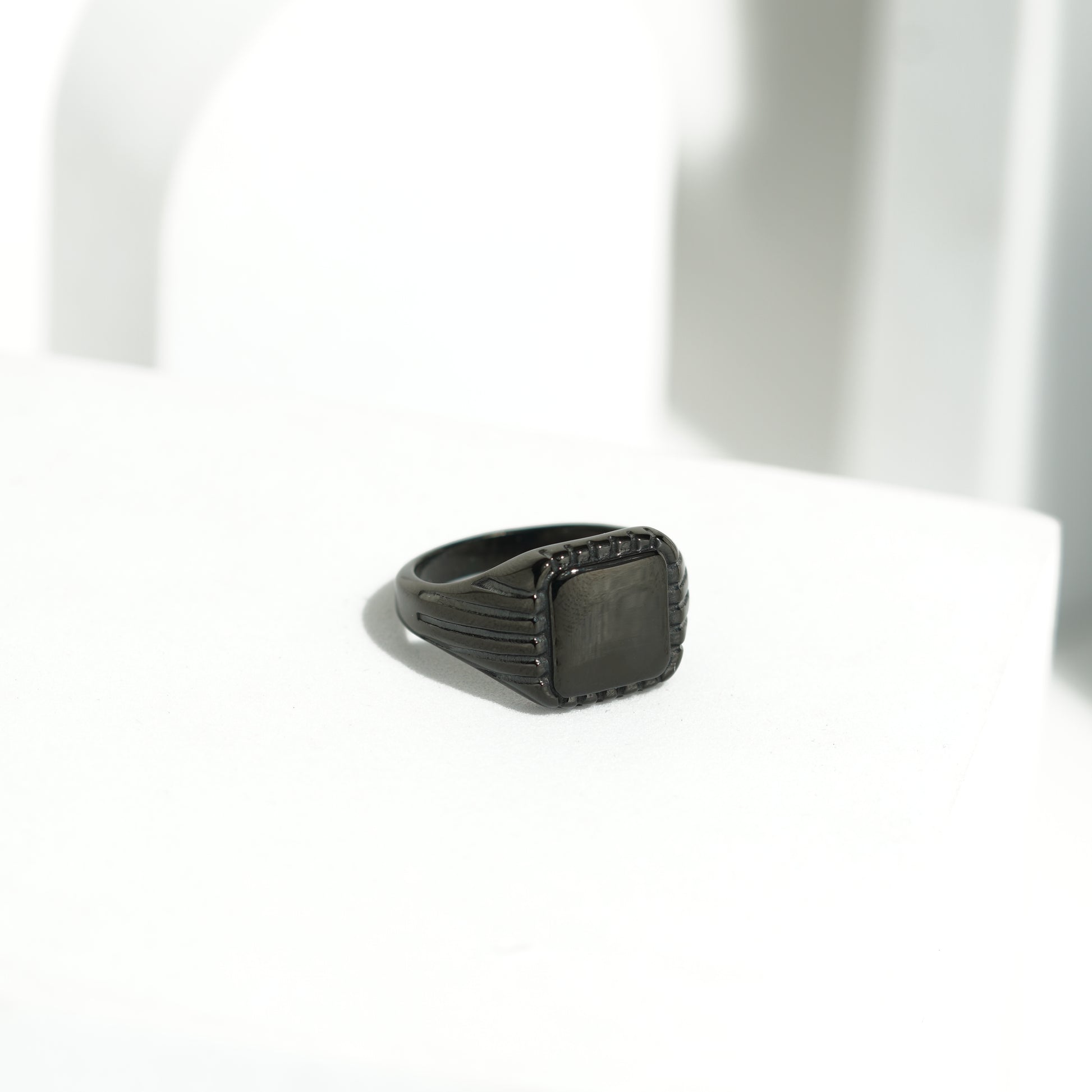 286 Square shaped pattern ring