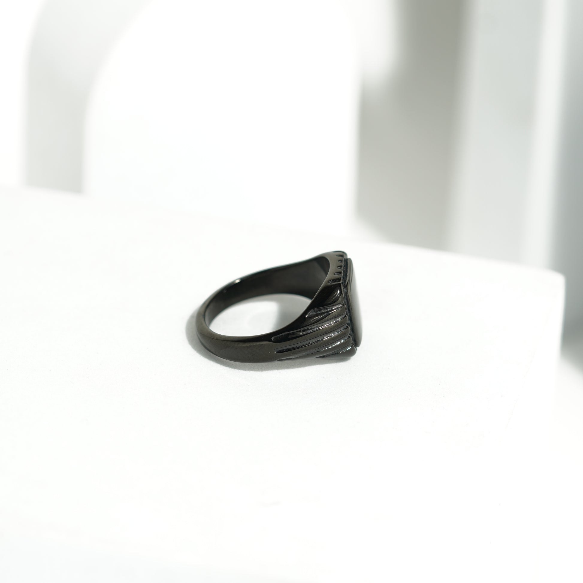 286 Square shaped pattern ring